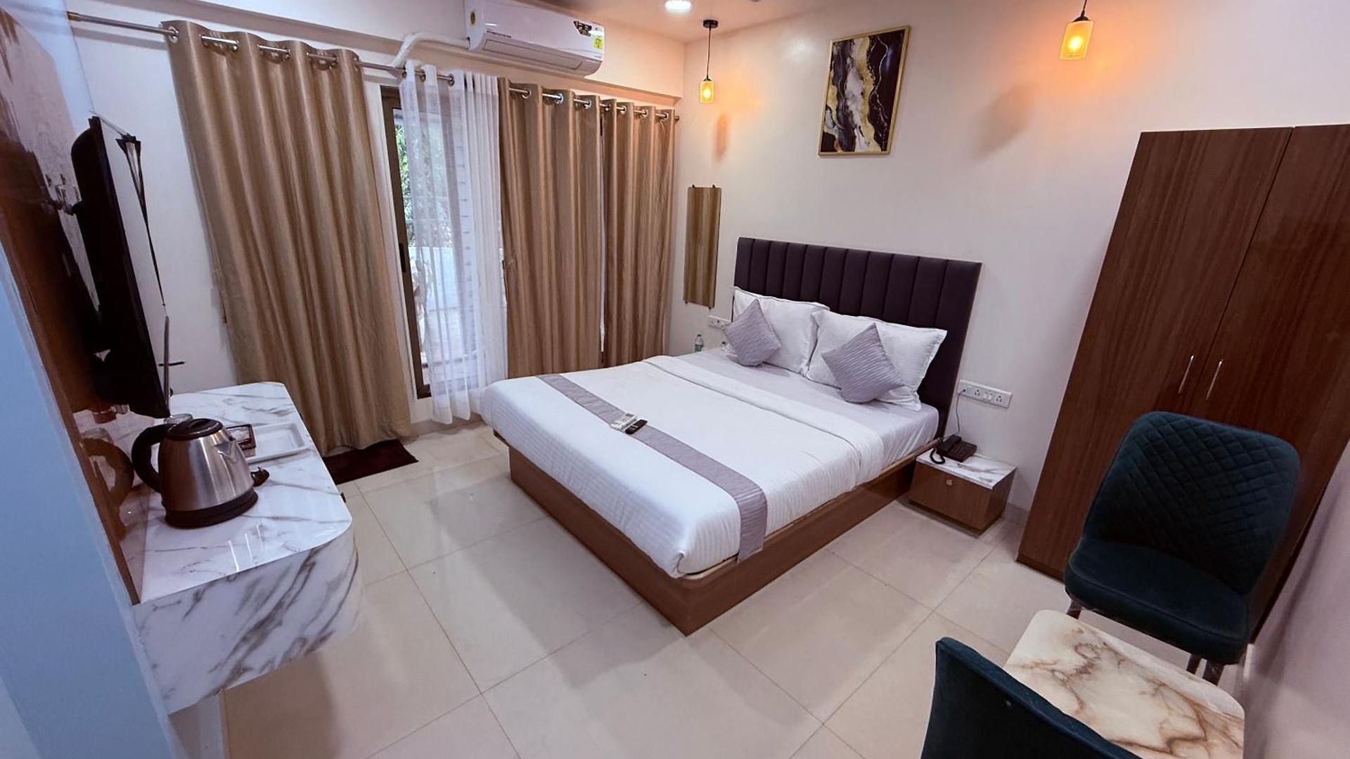 Silver Leaf - Parle East - Near Airport 3*