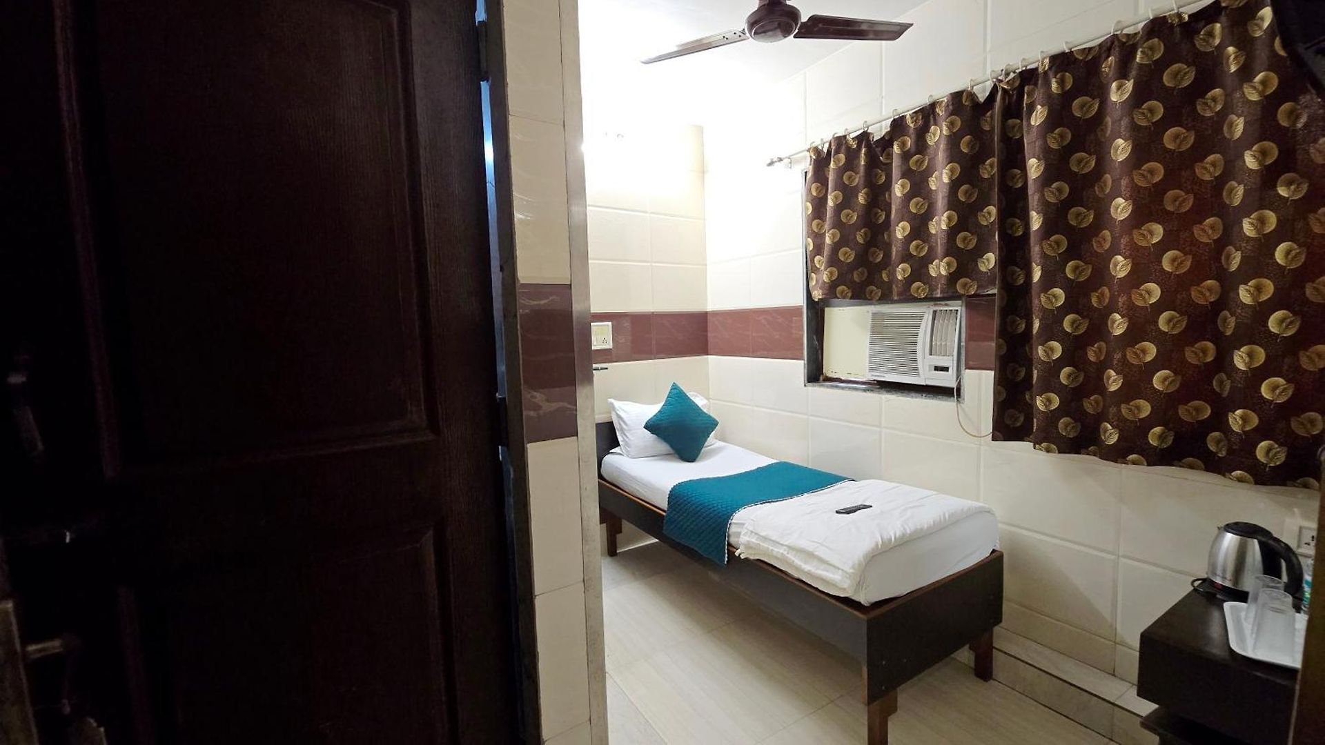 Kamal - Mohammed Ali Road Hotel