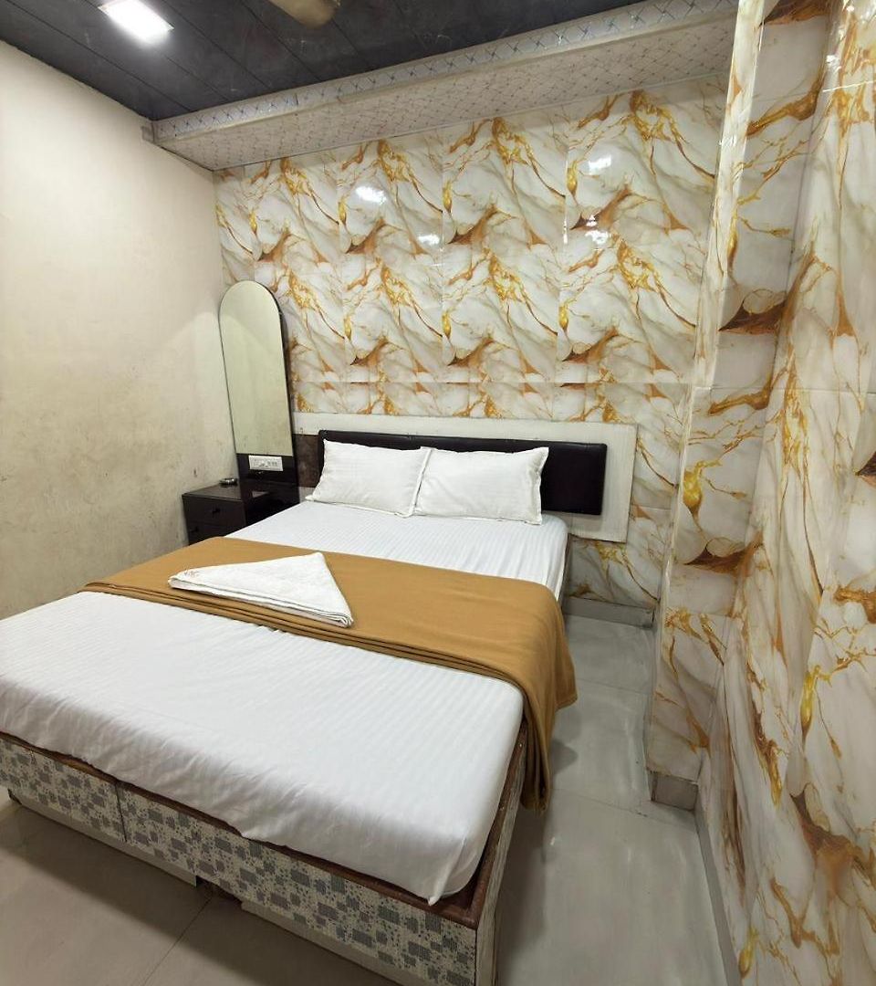 Sunroop Hotel