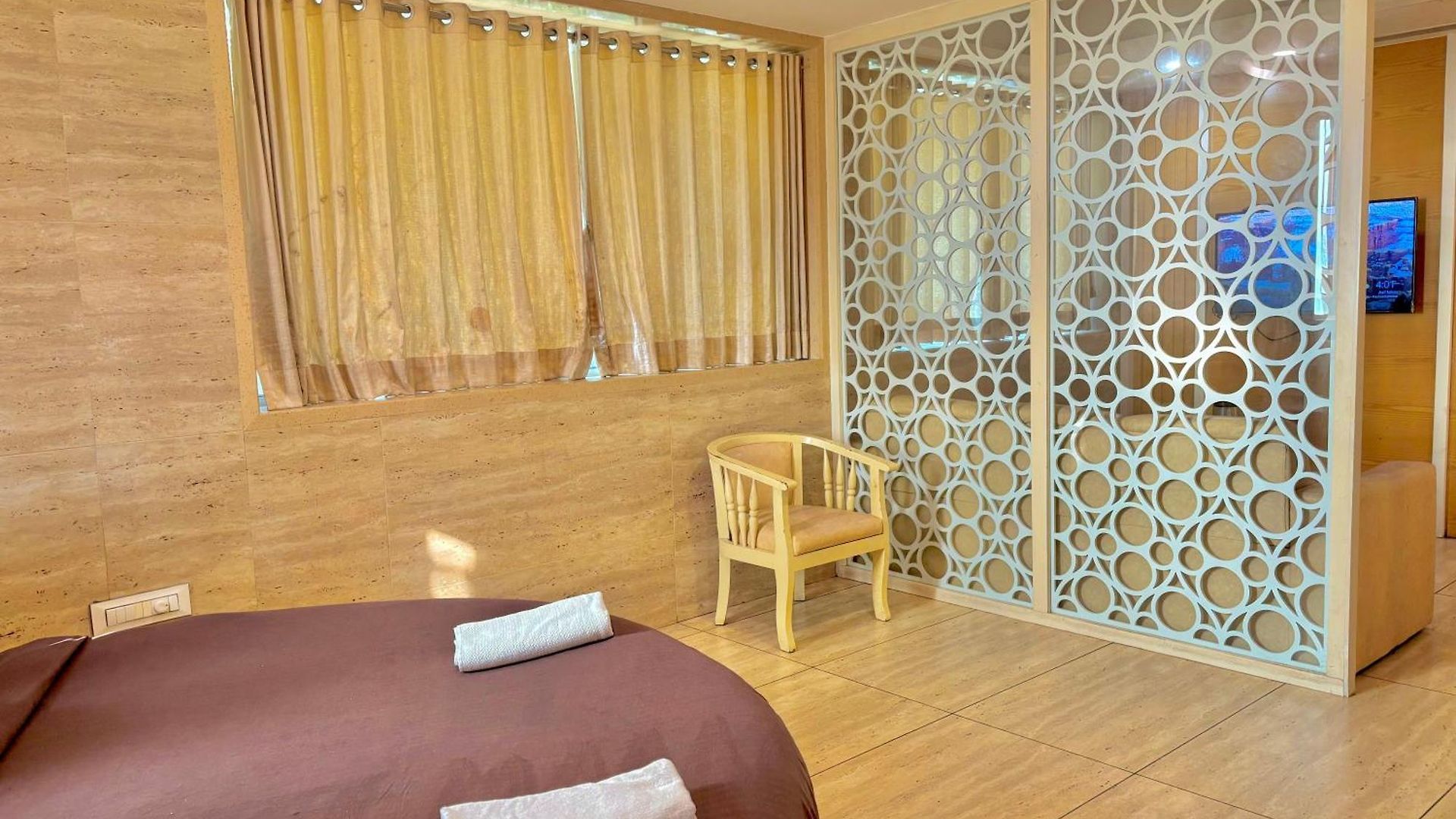 Neelkamal Hotel Mumbai