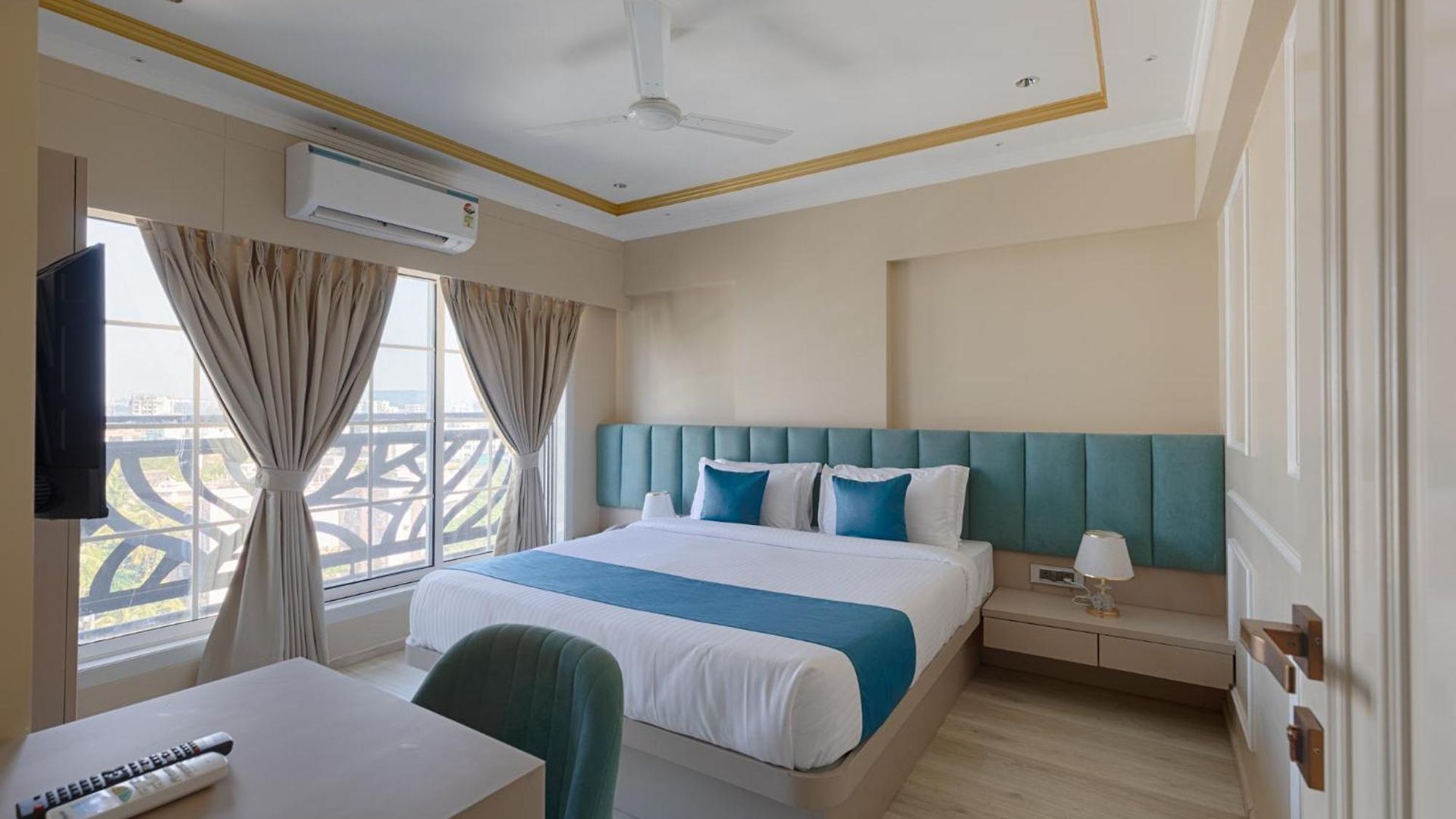 Home2 Residency, Airport Hotel 3*