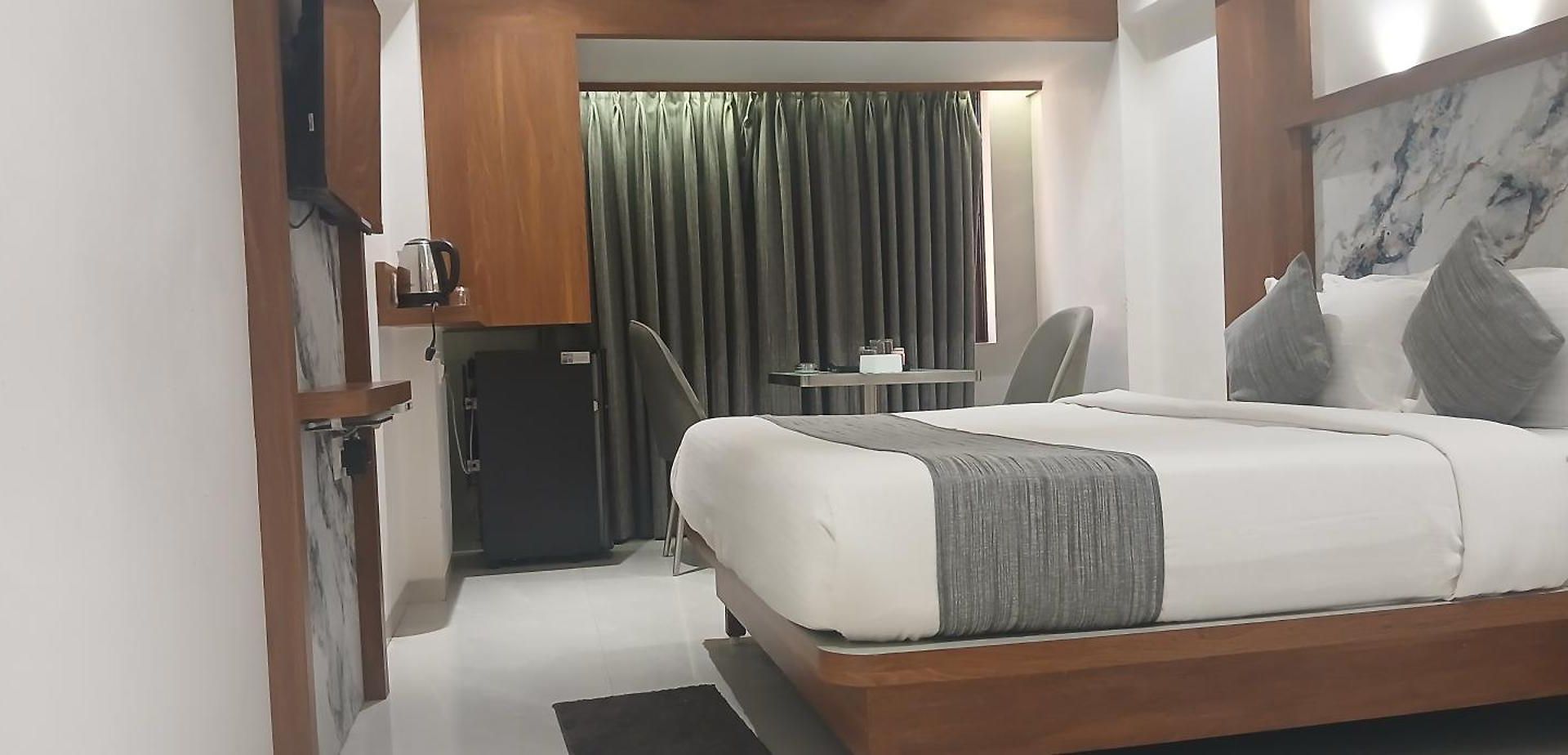 Shine Hospitality Premium Hotel 3*