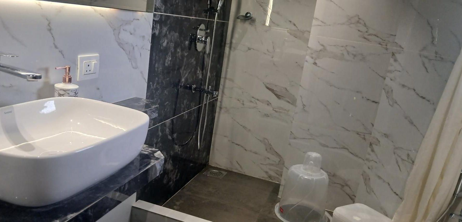 Shine Hospitality Premium Hotel