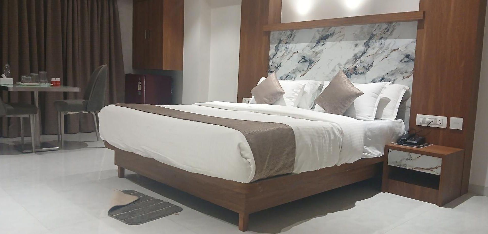Hotel Shine Hospitality Premium