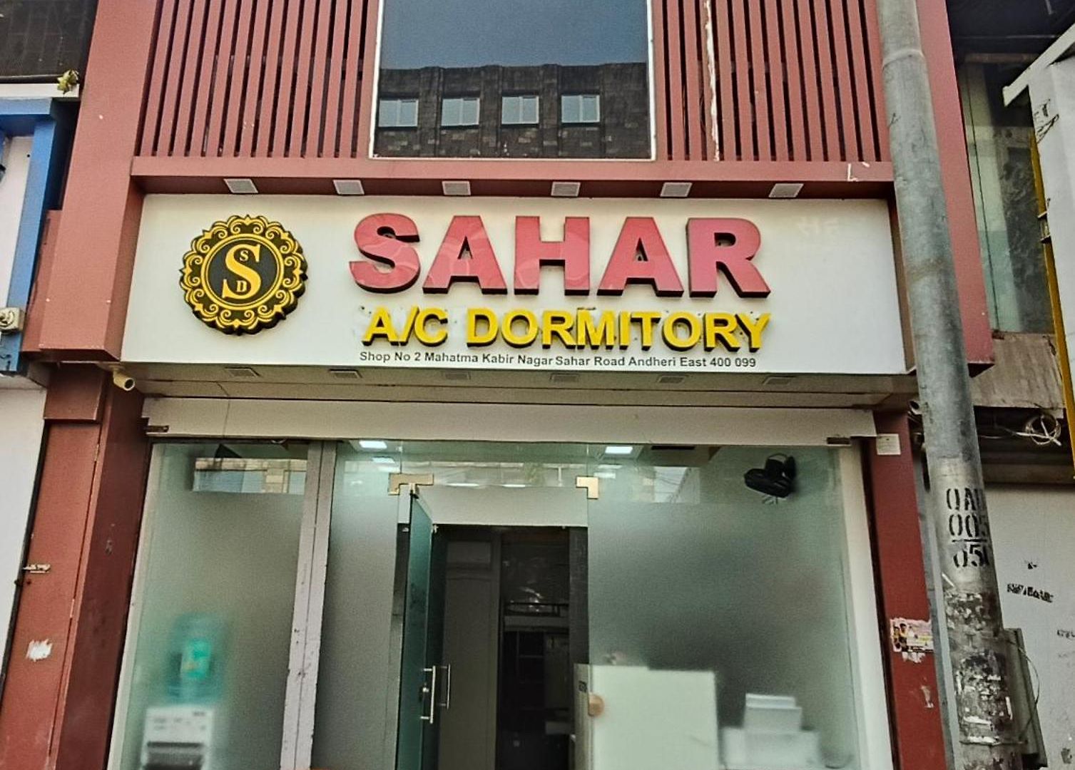 Sahar Ac - Andheri - Near International Airport - Male Guest Only *