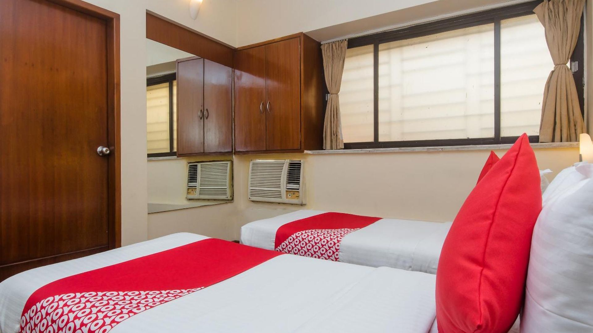 Collection O Jayshree Domestic Airport Hotel