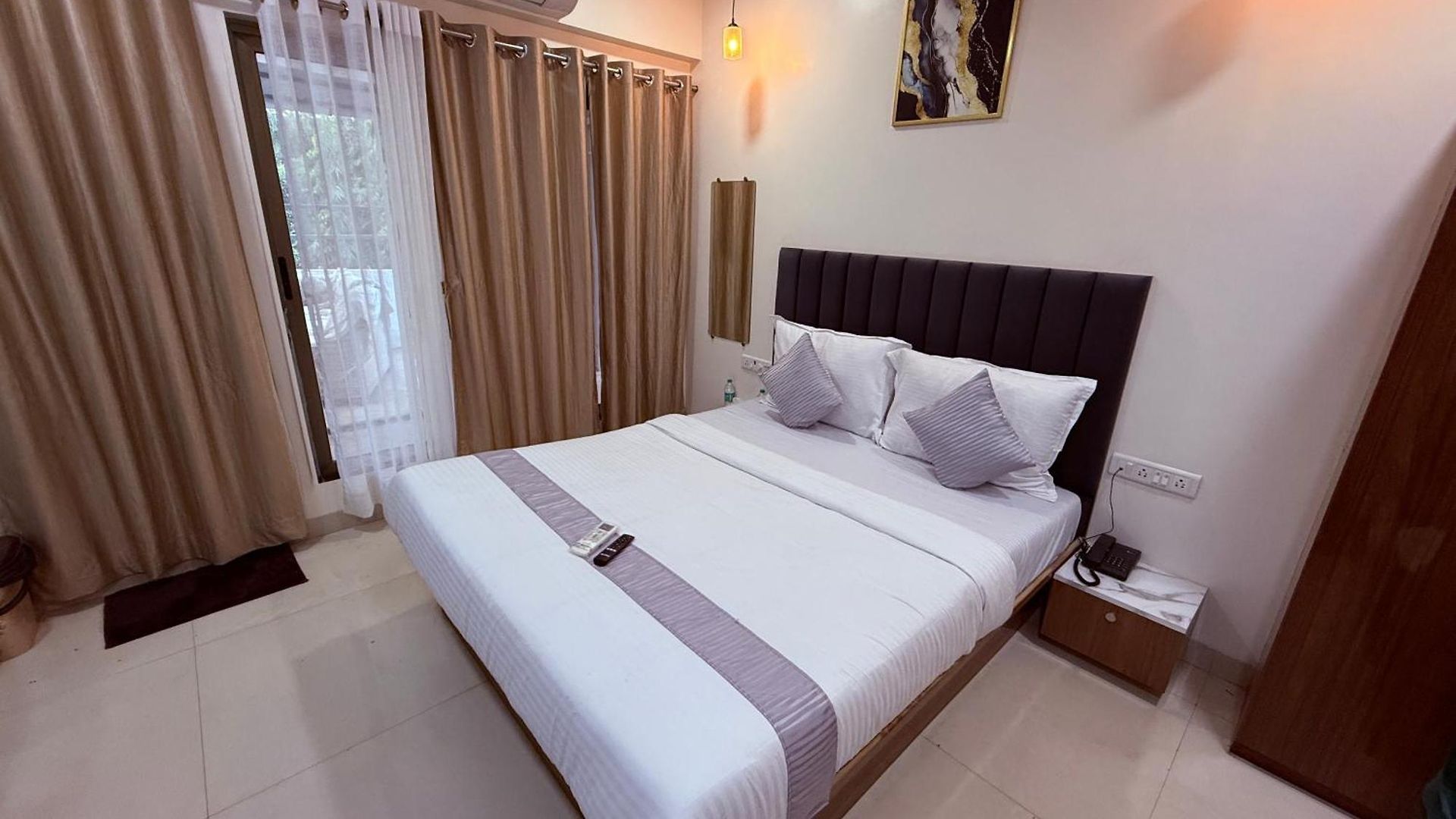Silver Leaf - Parle East - Near Airport Hotel 3*