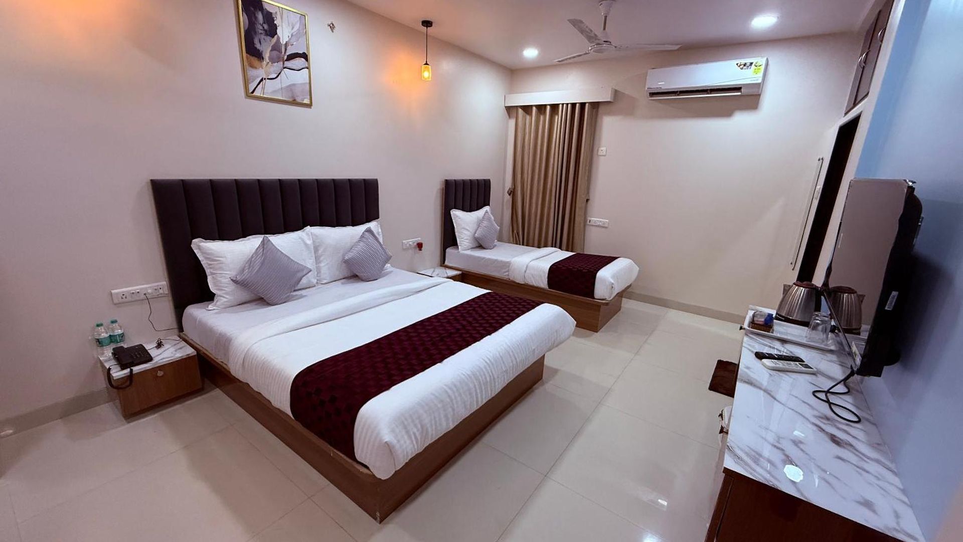 Hotel Silver Leaf - Parle East - Near Airport