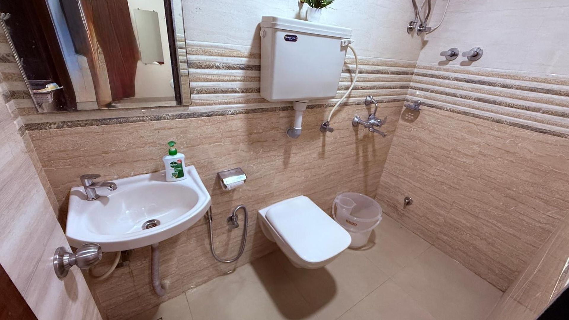 Hotel Silver Leaf - Parle East - Near Airport Mumbai