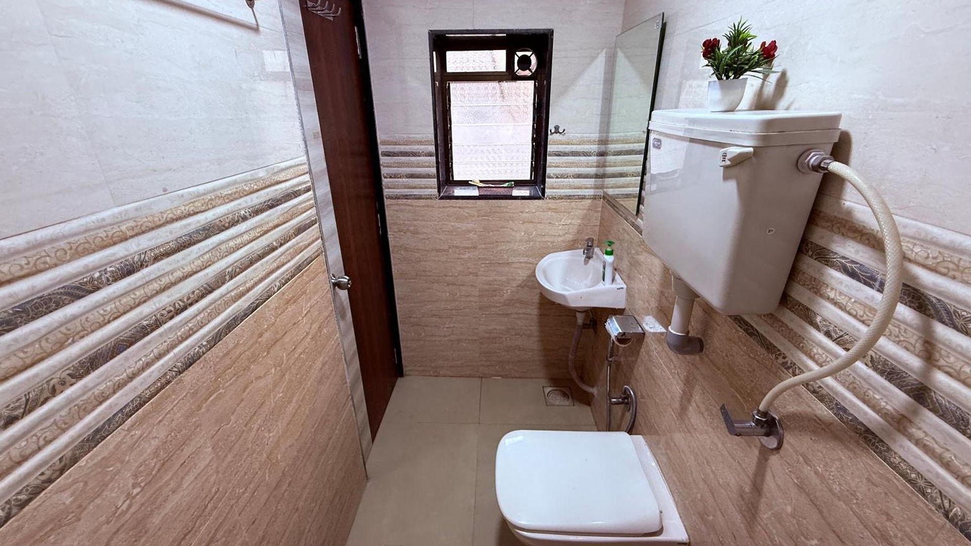 Hotel Silver Leaf - Parle East - Near Airport
