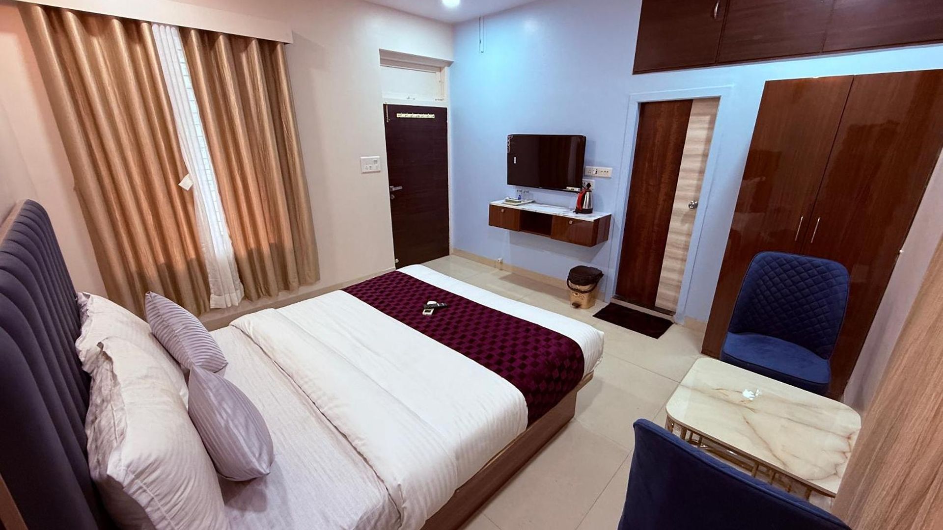 Hotel Silver Leaf - Parle East - Near Airport Mumbai
