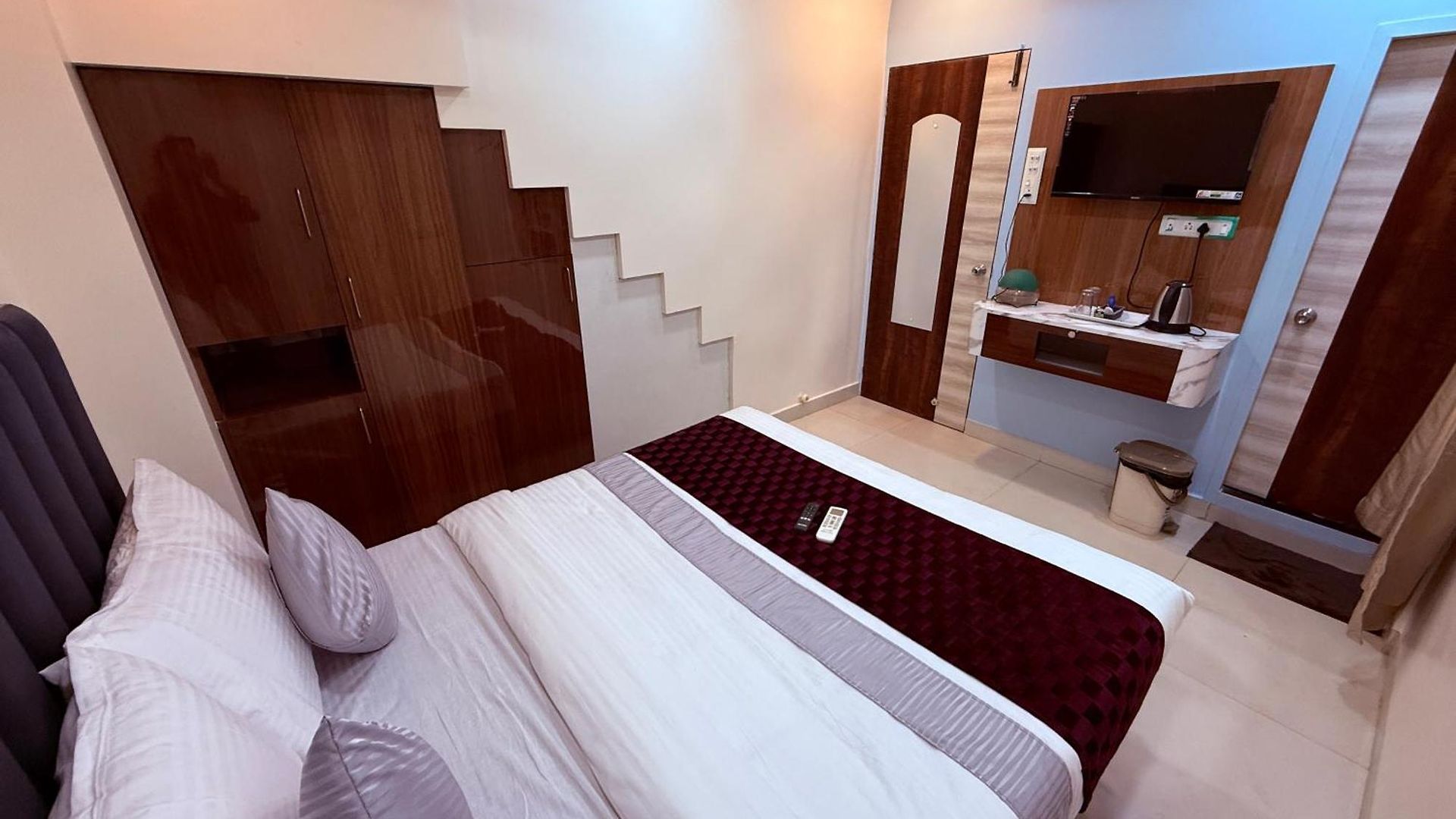 Silver Leaf - Parle East - Near Airport Hotel 3*