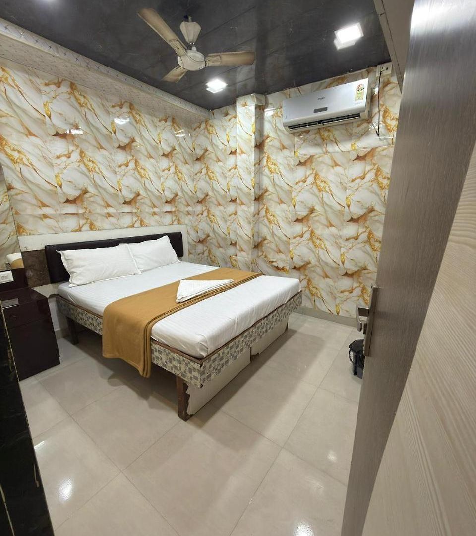 Hotel Sunroop Mumbai