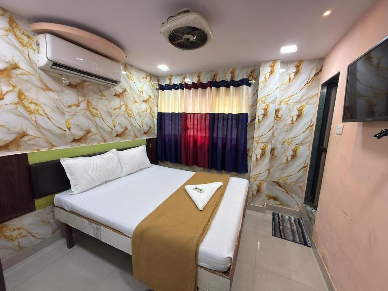 Hotel Sunroop 2*