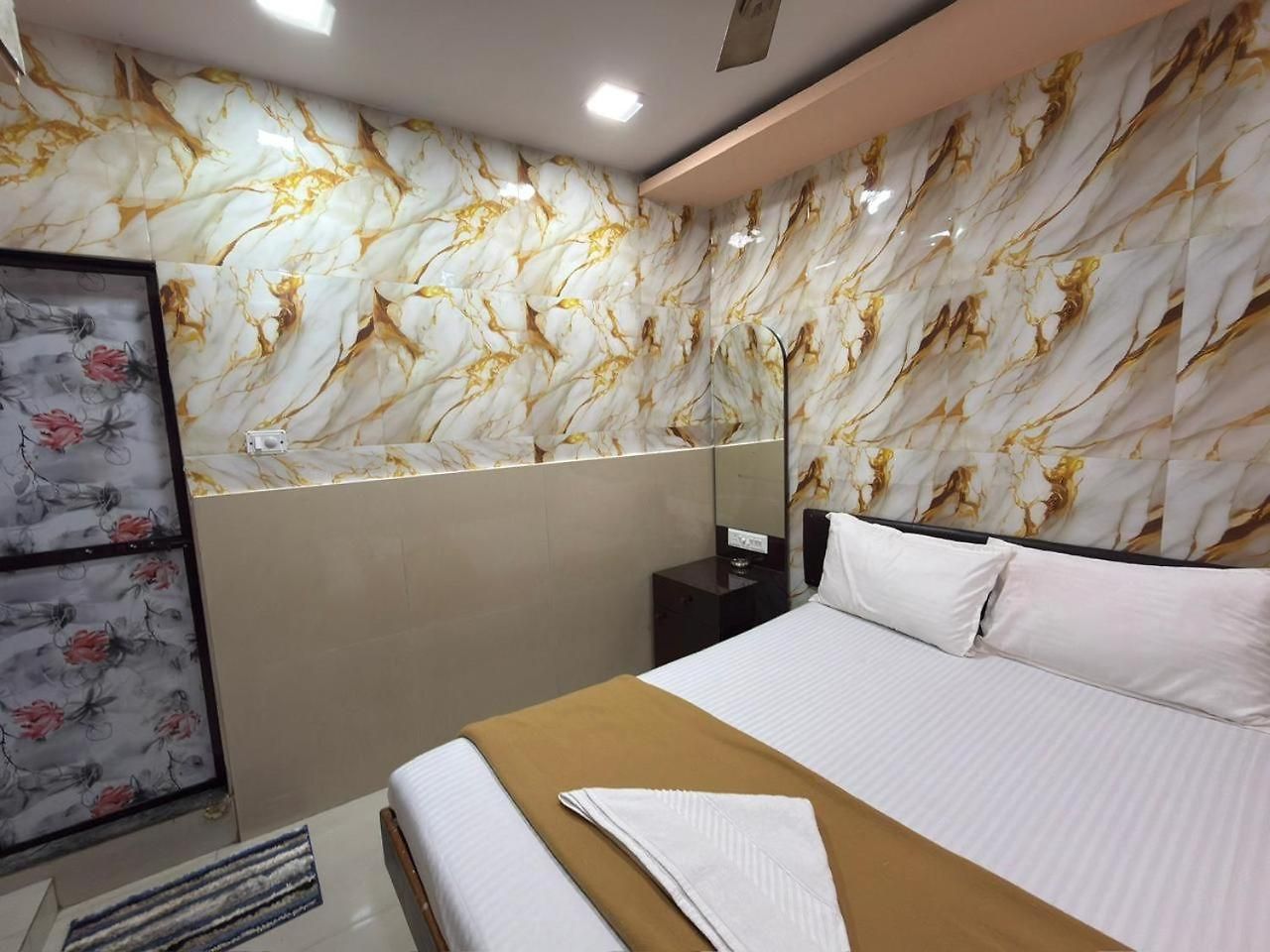 Sunroop Hotel