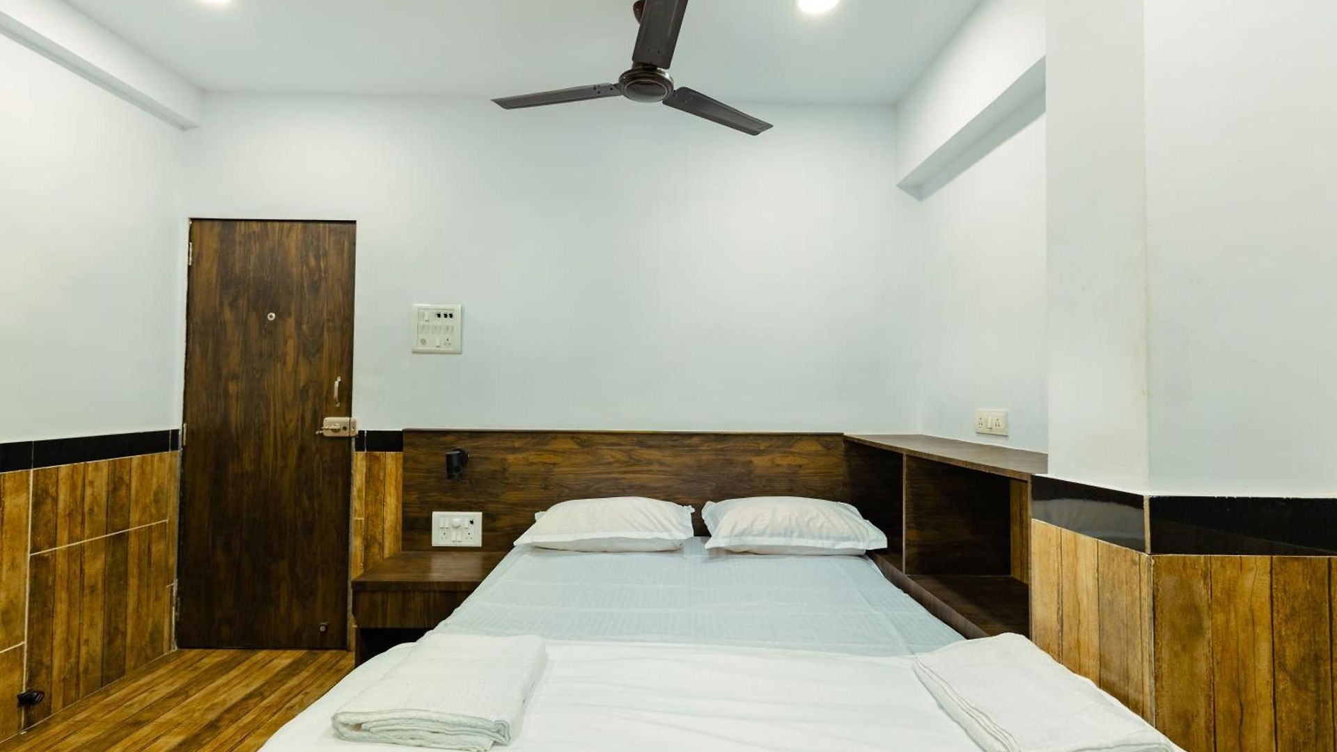 Homestay Cozykey Bandra Mumbai