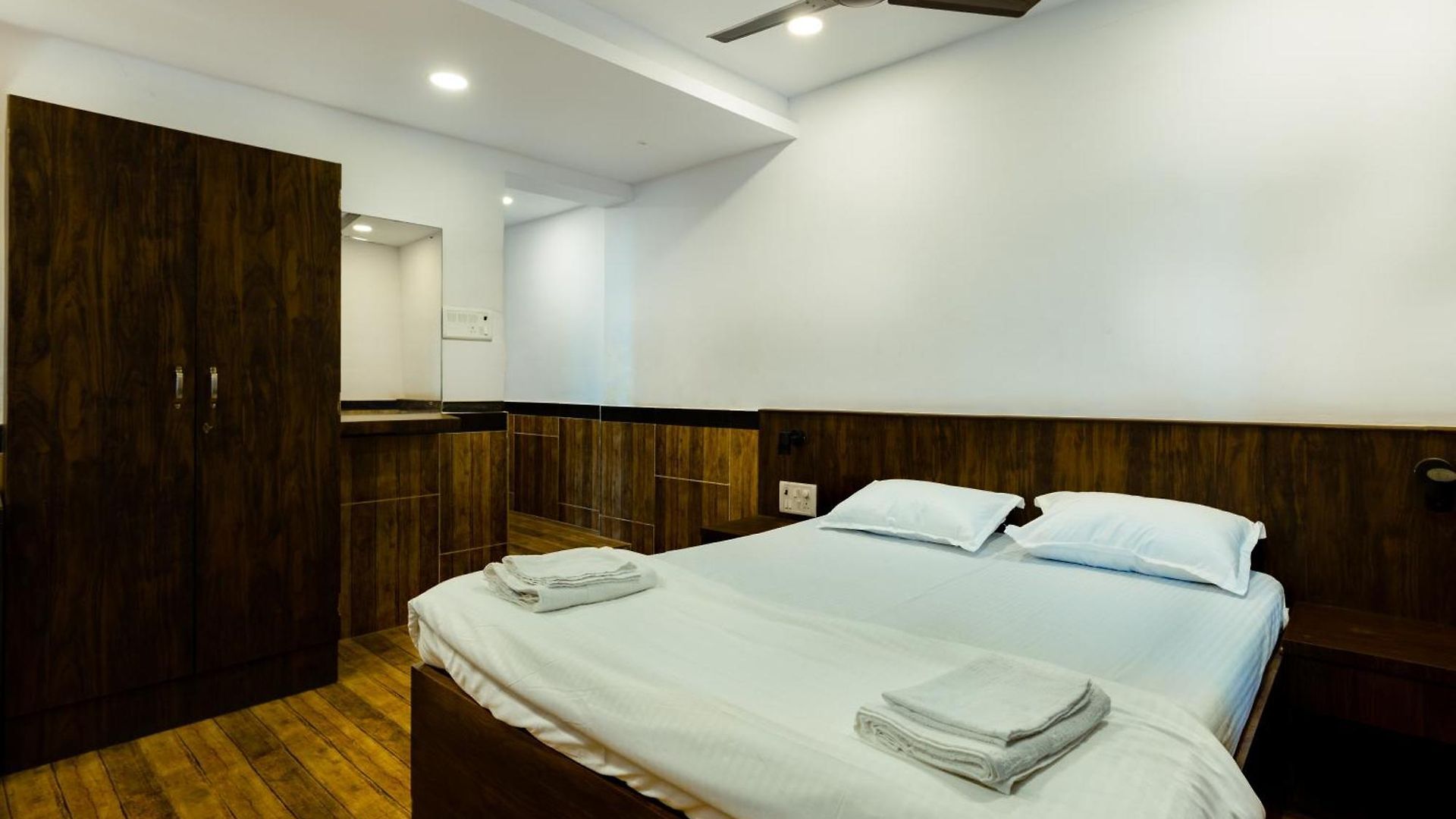 Cozykey Bandra Homestay *