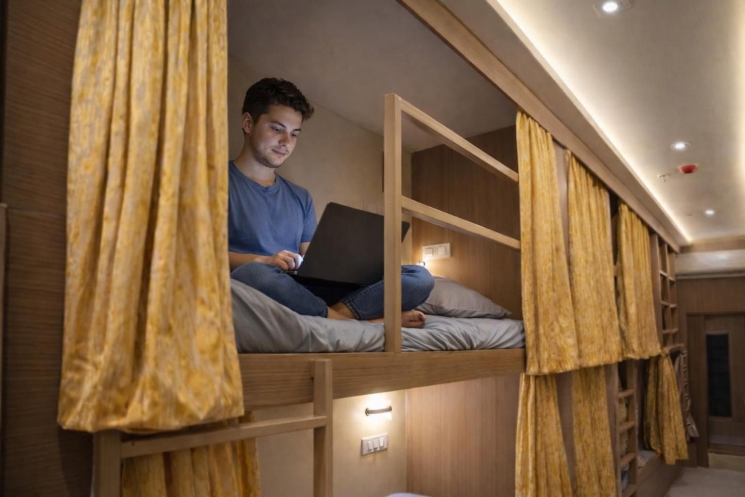 Relax Kurla Hostel Mumbai