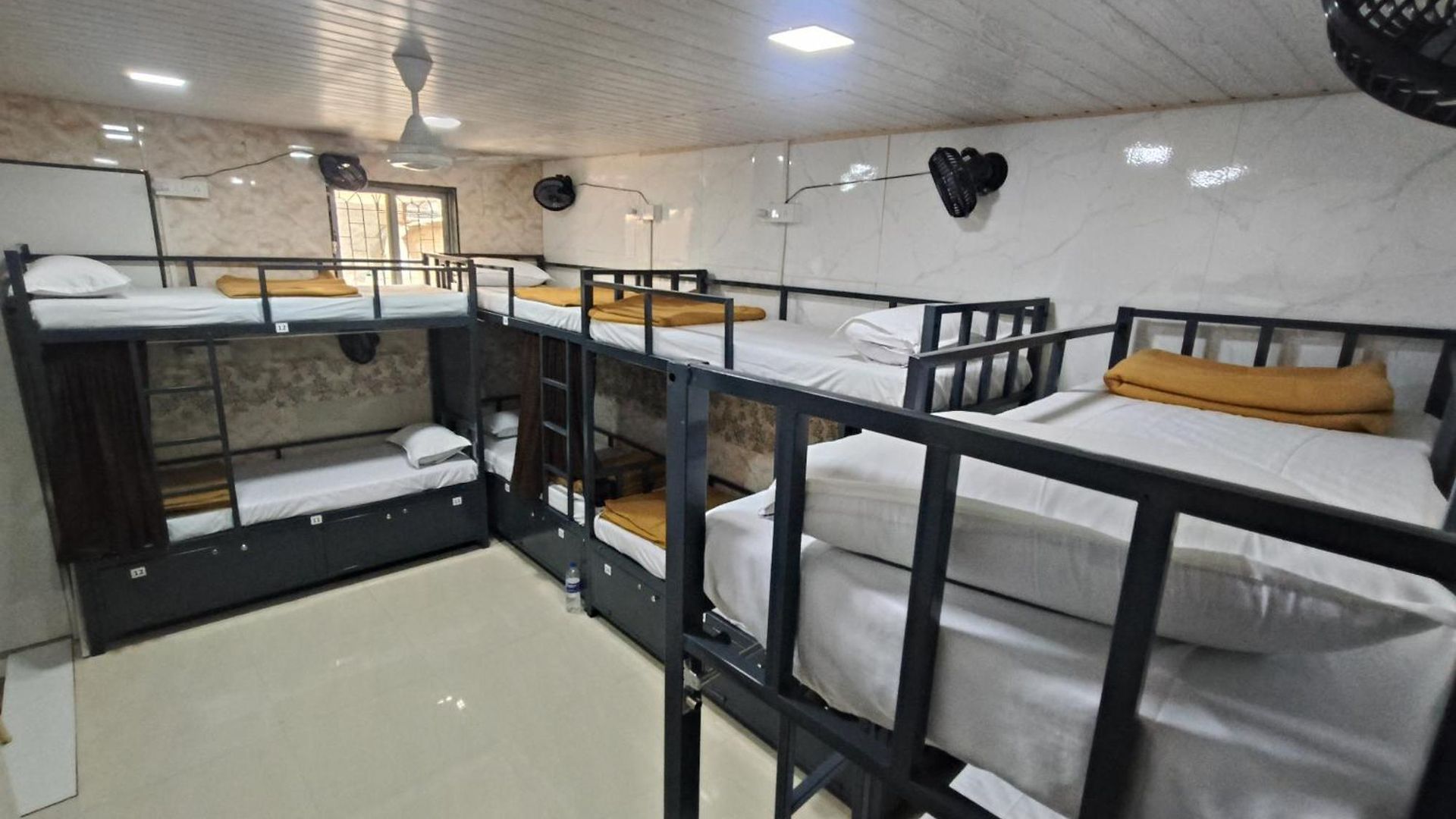 Sahar Ac - Andheri - Near International Airport - Male Guest Only * Mumbai