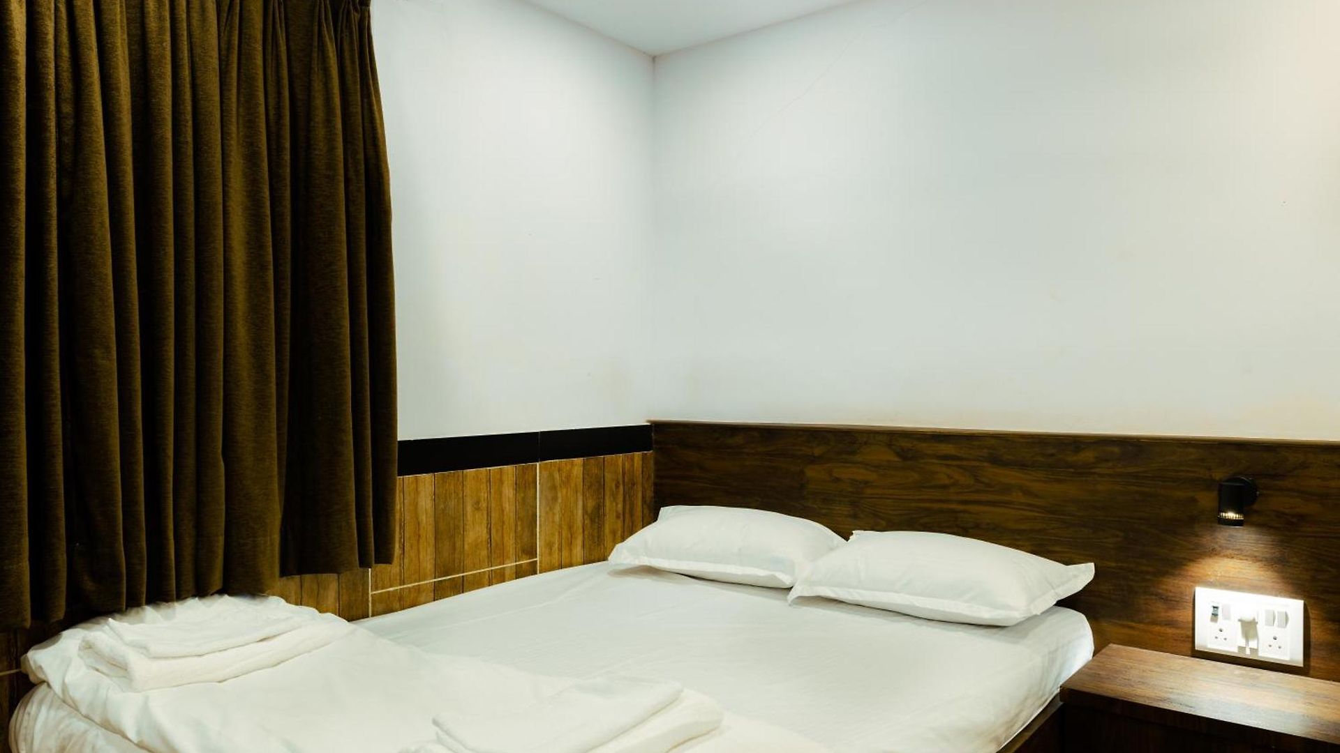 Cozykey Bandra Homestay *