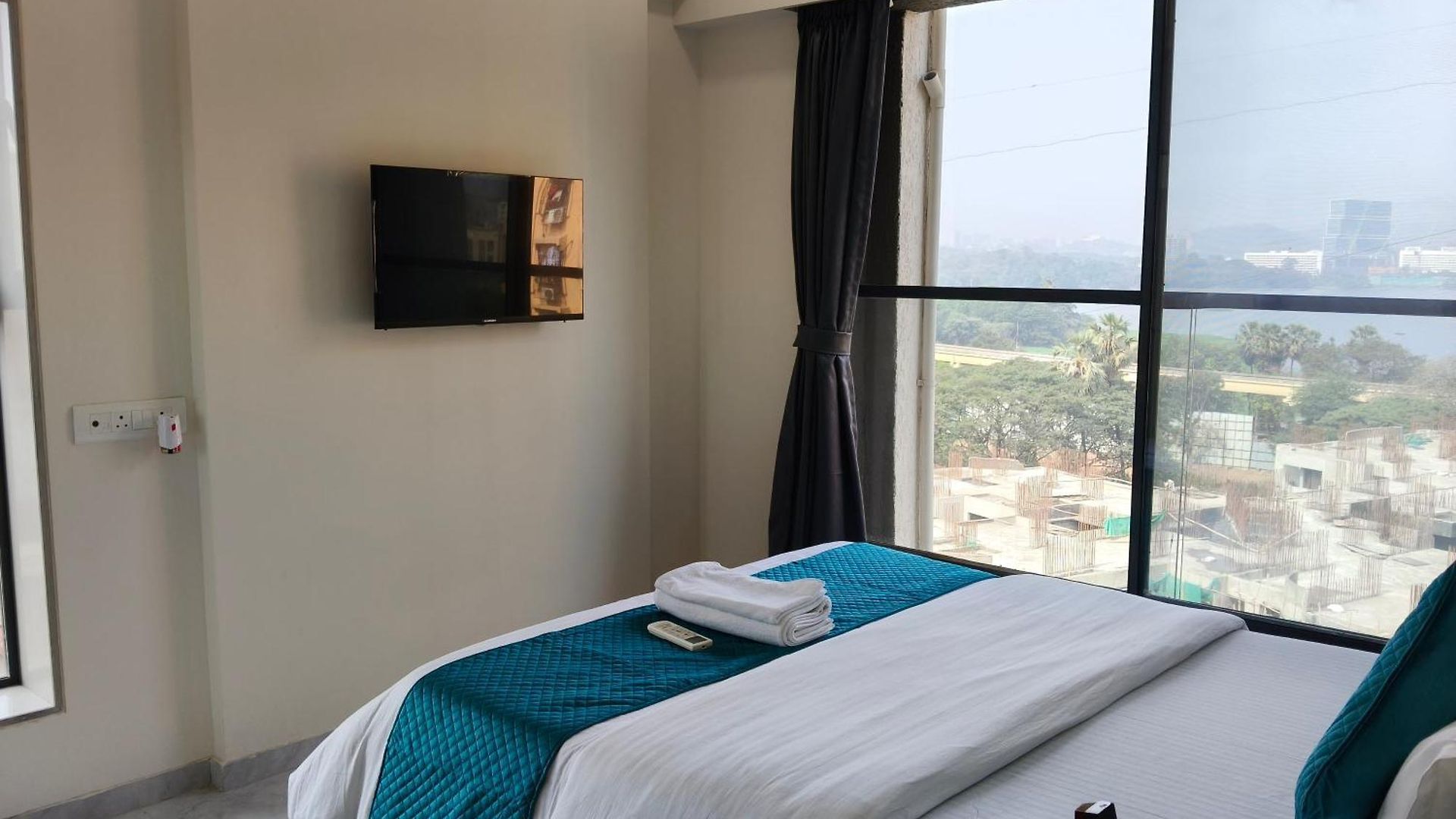 Zenith Homes - Premium Suites, Near Iit Powai, Hiranandani & Airport Mumbai