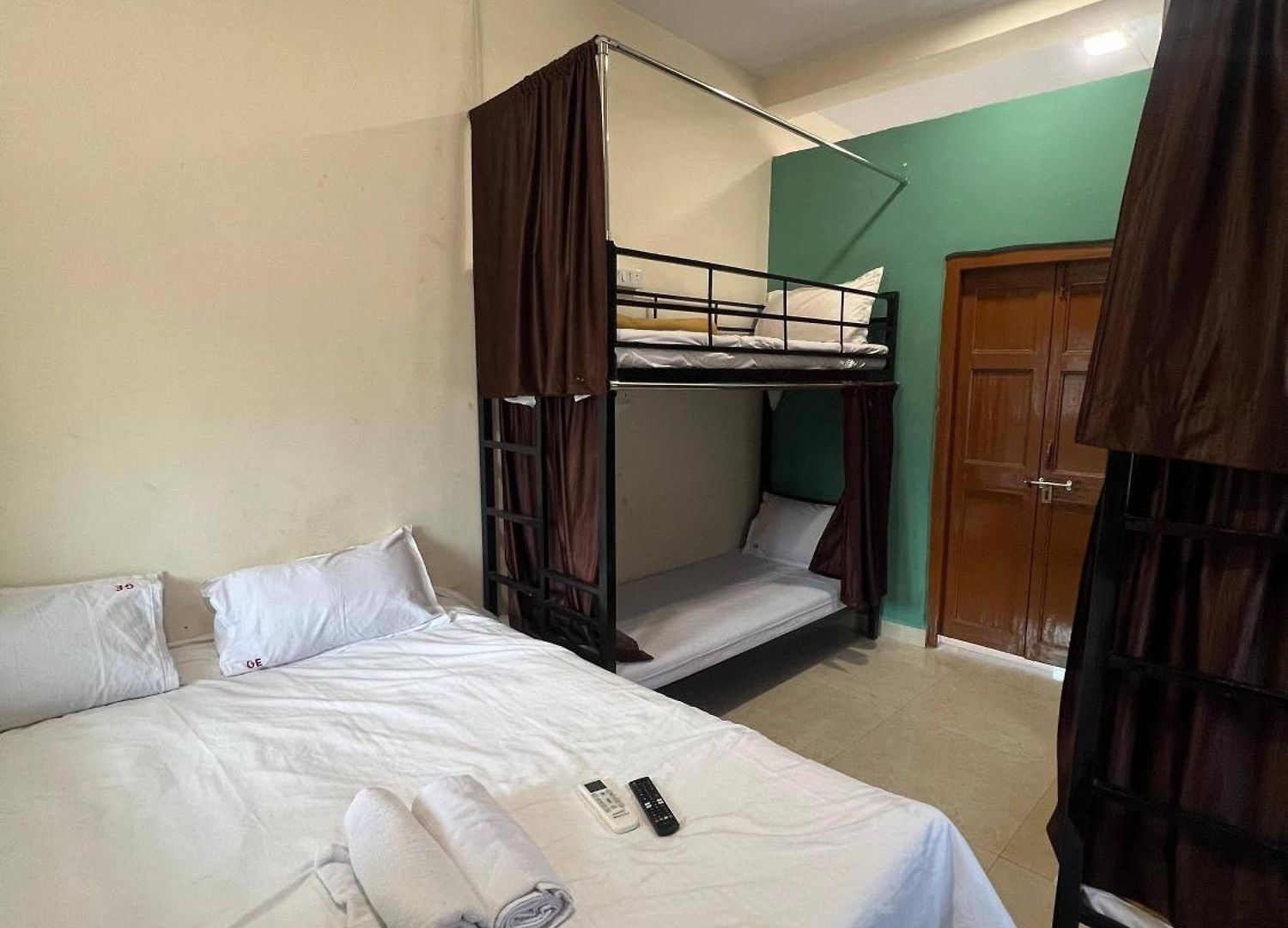 Guest house Omkar Regency Ac Goregaon West Mumbai
