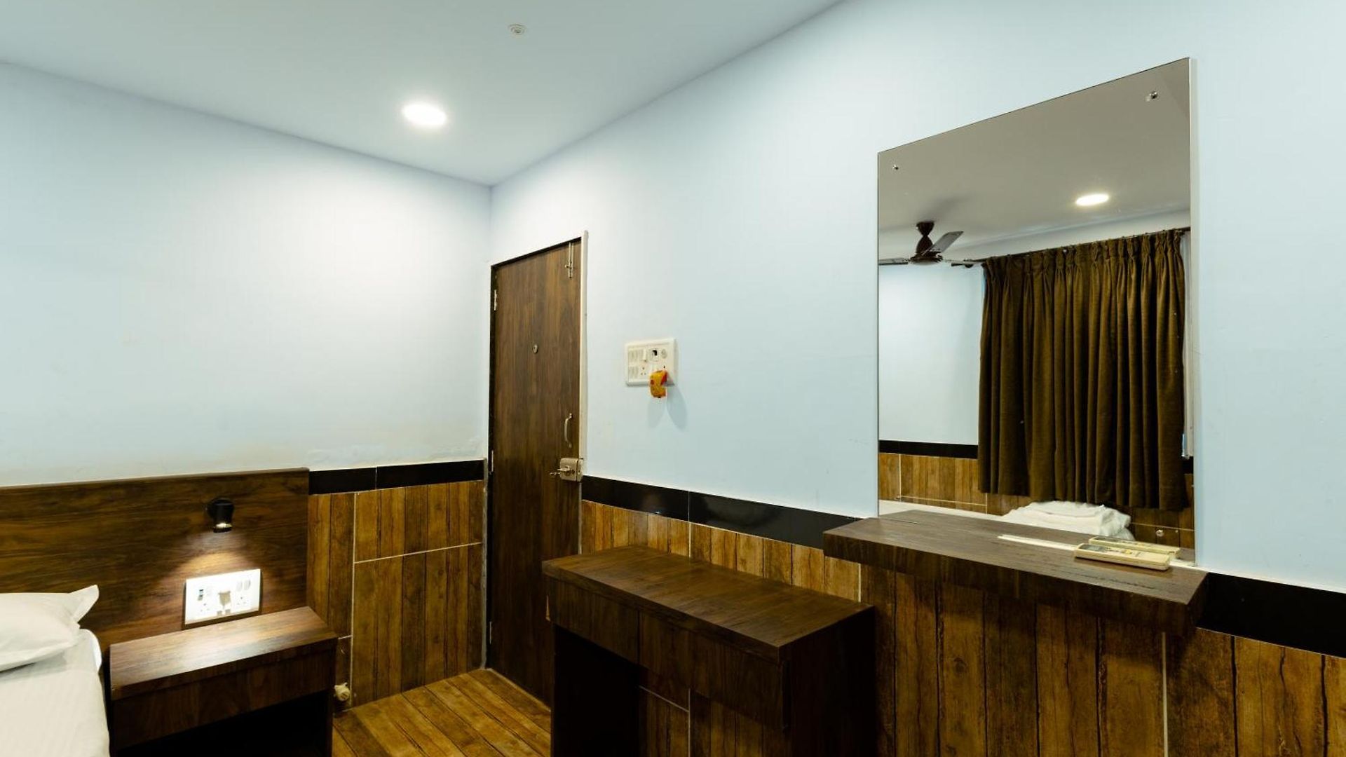 Cozykey Bandra Homestay Mumbai