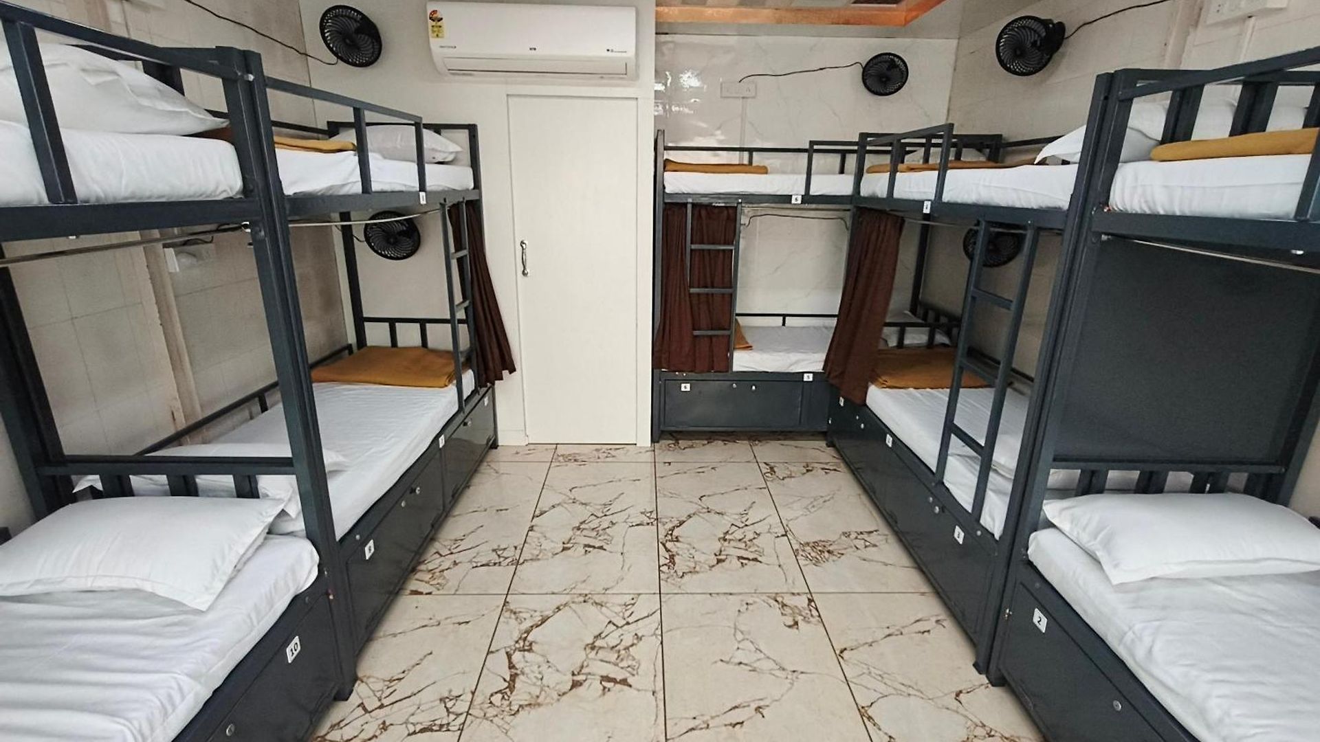 Hostel Sahar Ac - Andheri - Near International Airport - Male Guest Only