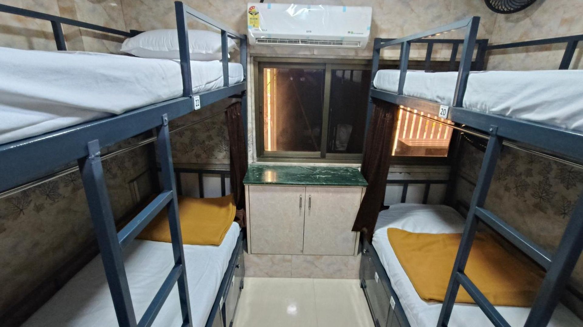 Hostel Sahar Ac - Andheri - Near International Airport - Male Guest Only Mumbai