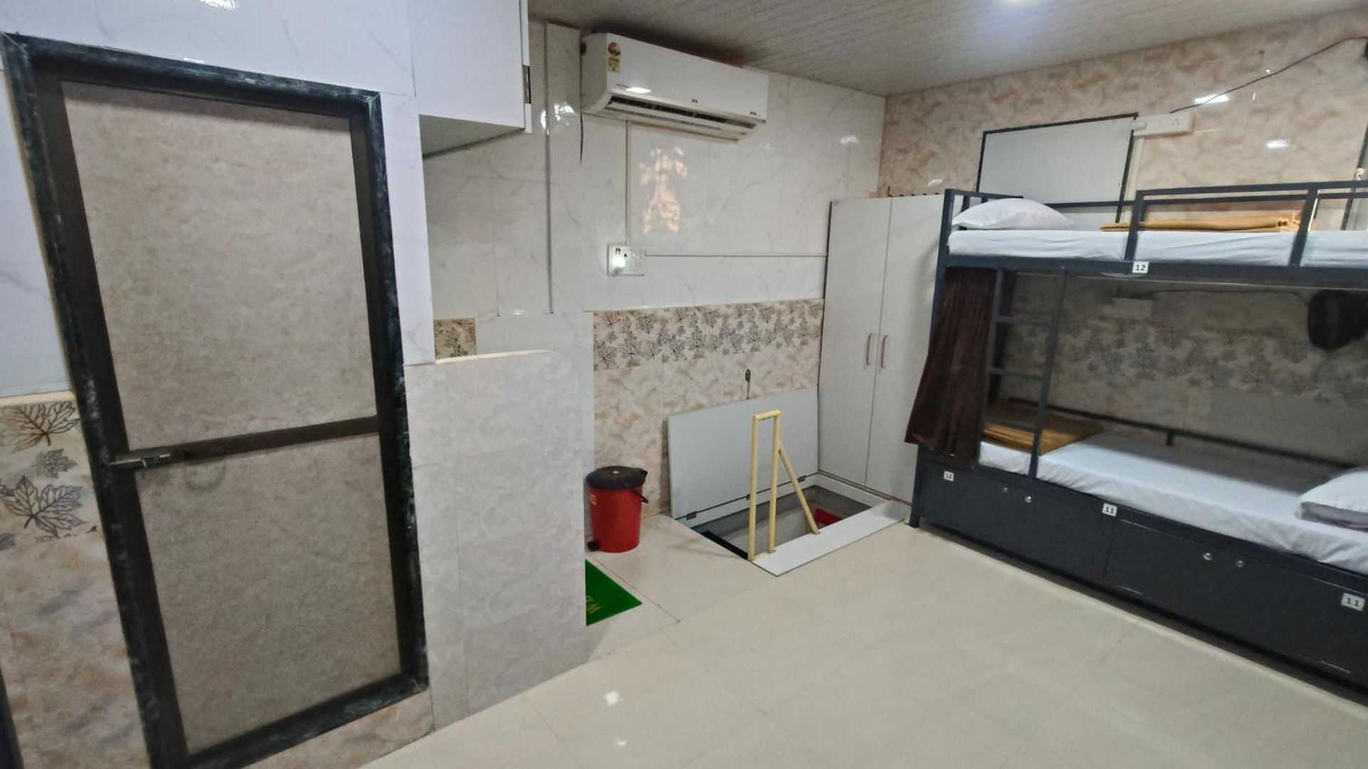 Hostel Sahar Ac - Andheri - Near International Airport - Male Guest Only Mumbai