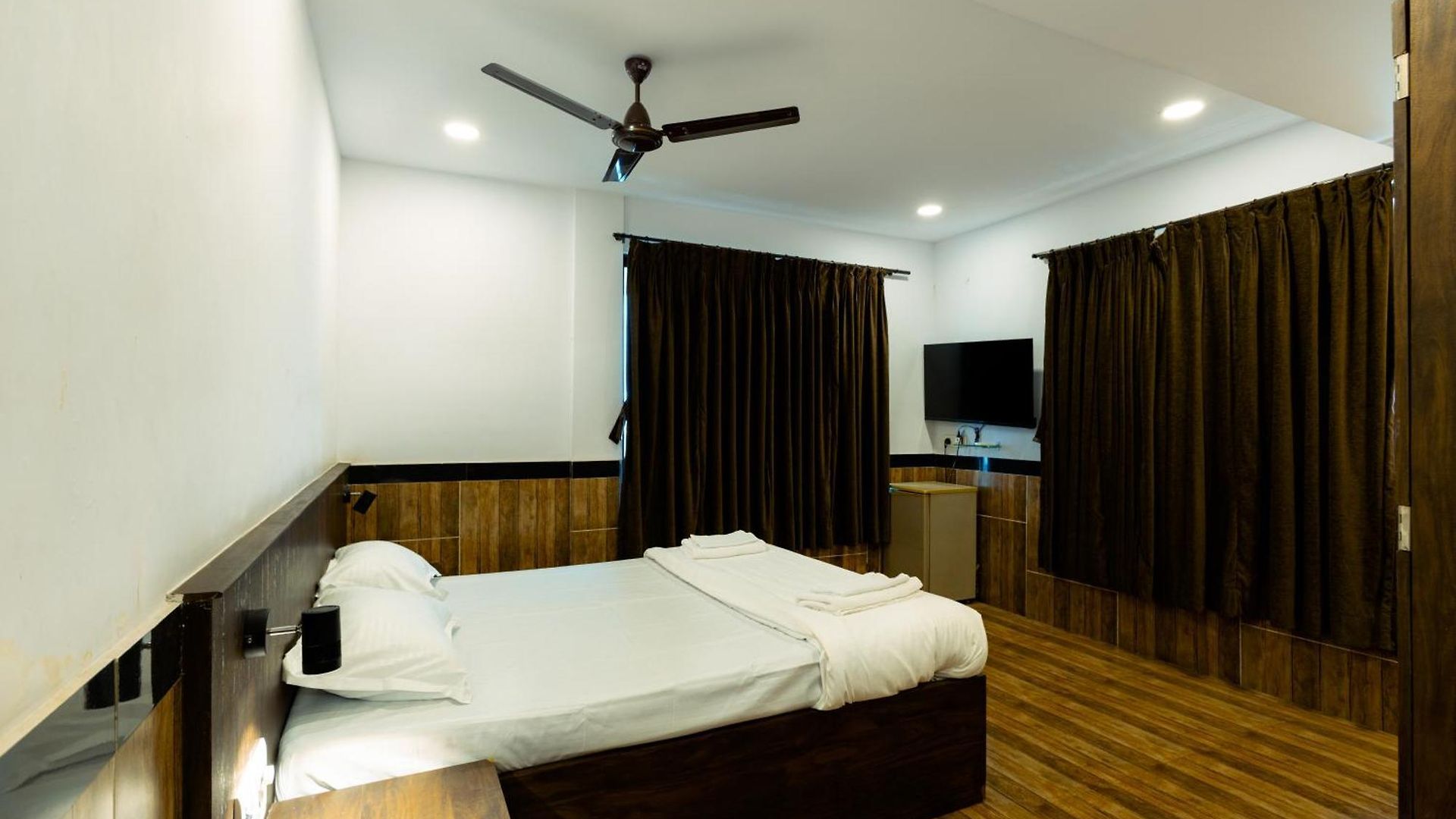 Cozykey Bandra Homestay Mumbai
