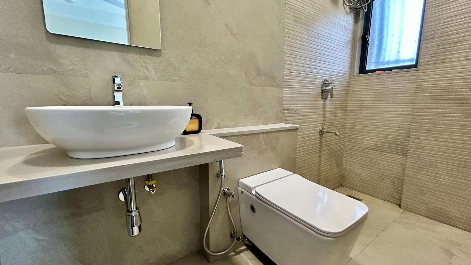 Zenith Homes - Premium Suites, Near Iit Powai, Hiranandani & Airport Guest house Mumbai