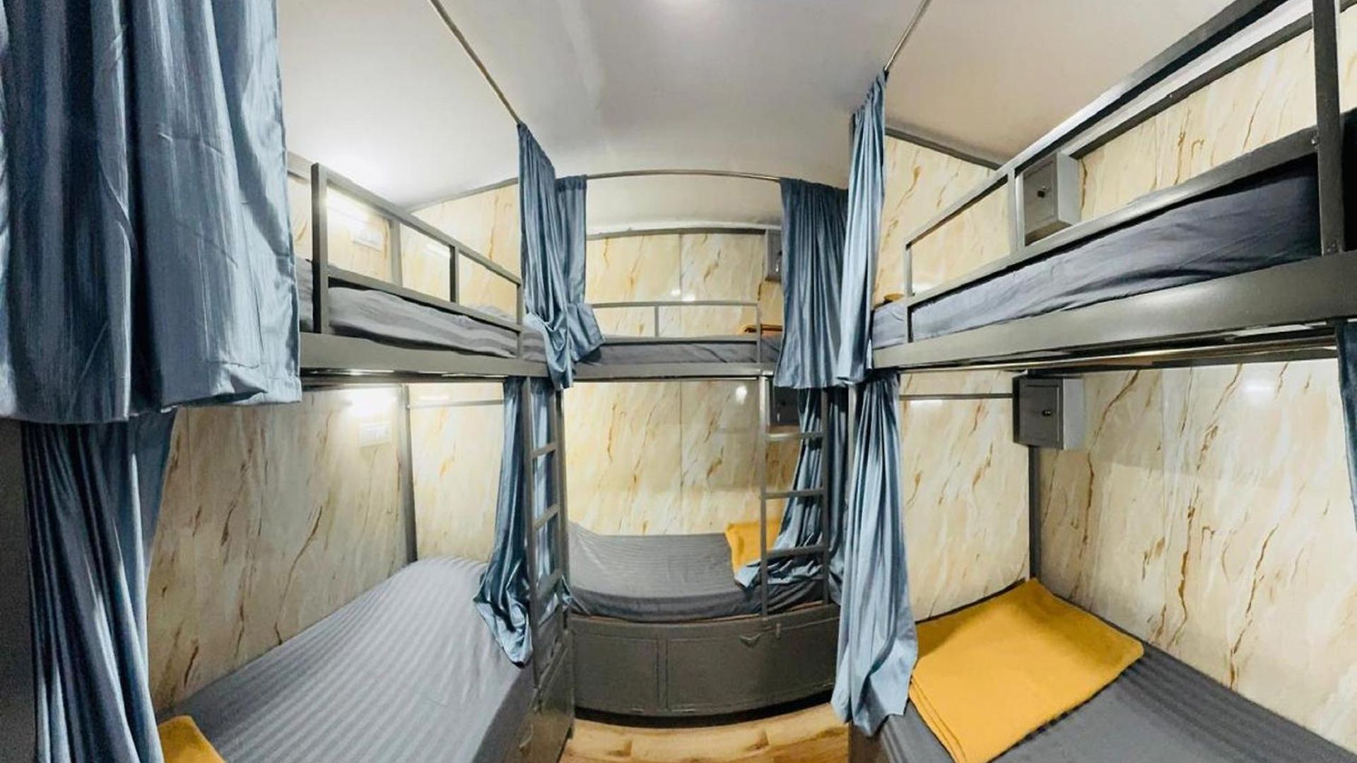Blue Near International Airport T2 Apartment