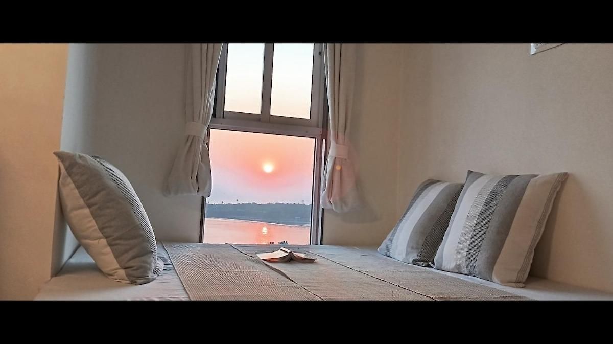 Sea-view Premium 2bhk 950sqft, Parking, Andheri W