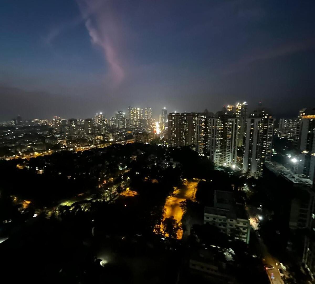 Arth House! Theatre & Board-game 2bhk In The Sky! Apartment Mumbai