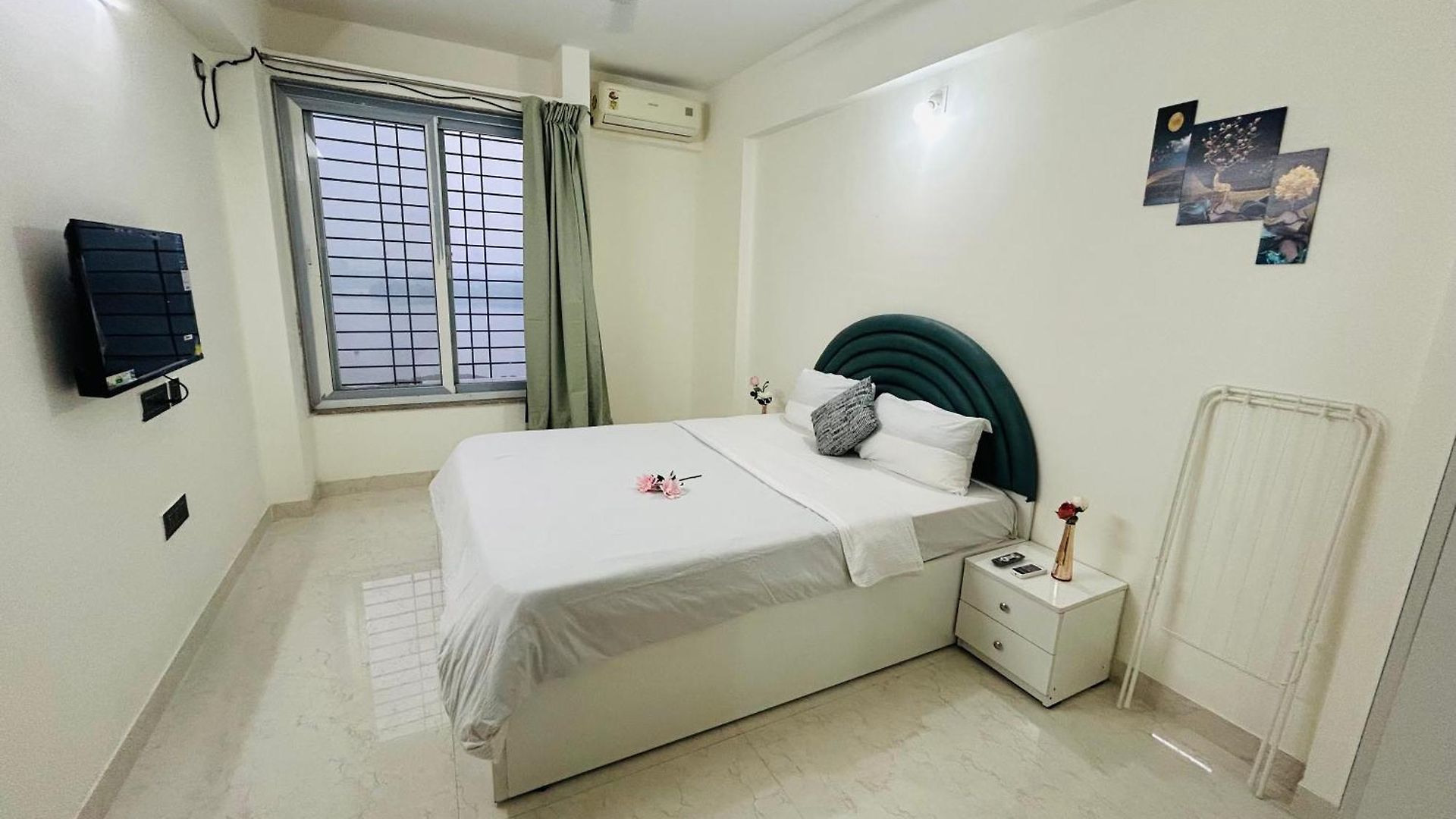 Apartment 2 Bhk & Hiranandani View H Floor