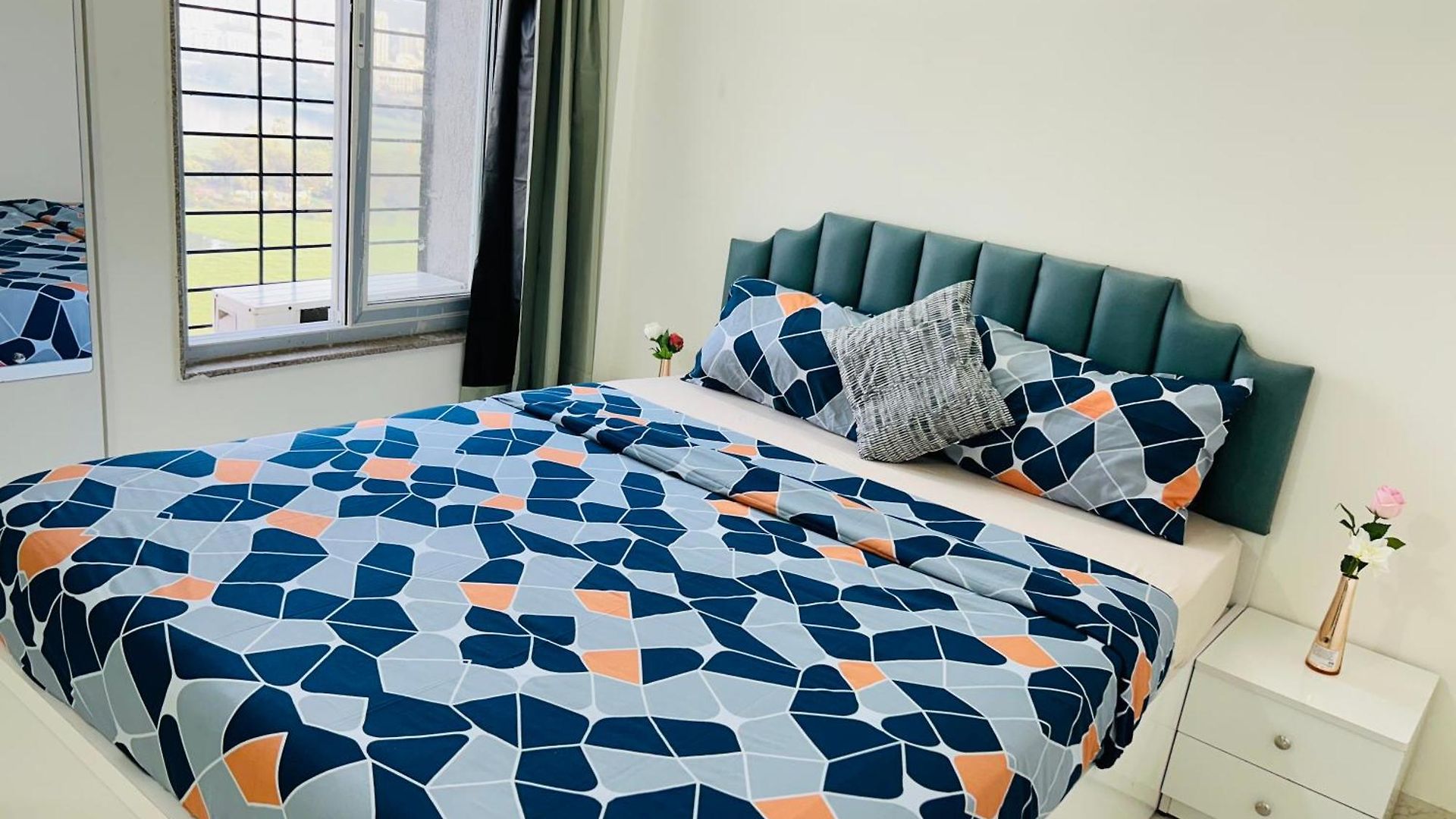 2 Bhk & Hiranandani View H Floor Apartment *
