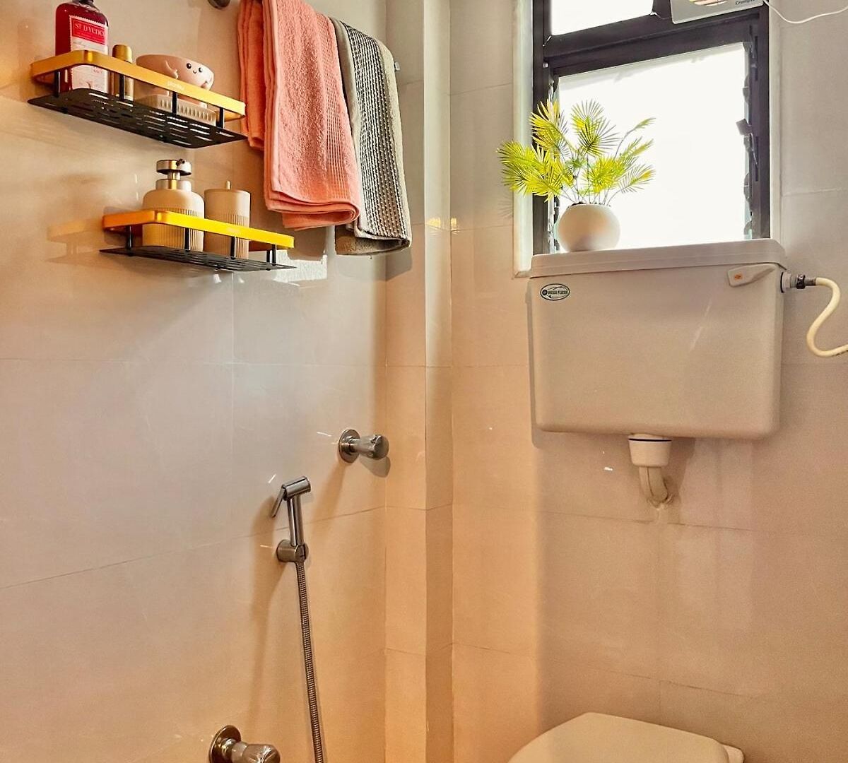 1bhk Balcony Retreat - Gulmohar Road, Juhu *