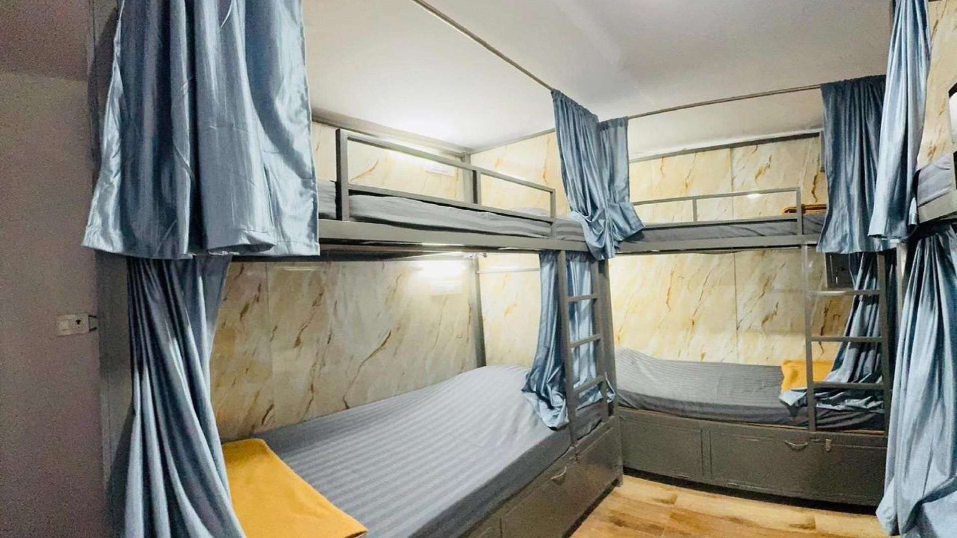 Apartment Blue Near International Airport T2