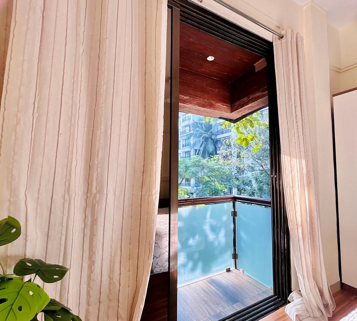 Apartment 1bhk Balcony Retreat - Gulmohar Road, Juhu Mumbai