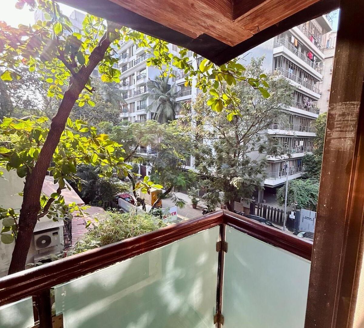 1bhk Balcony Retreat - Gulmohar Road, Juhu Apartment Mumbai