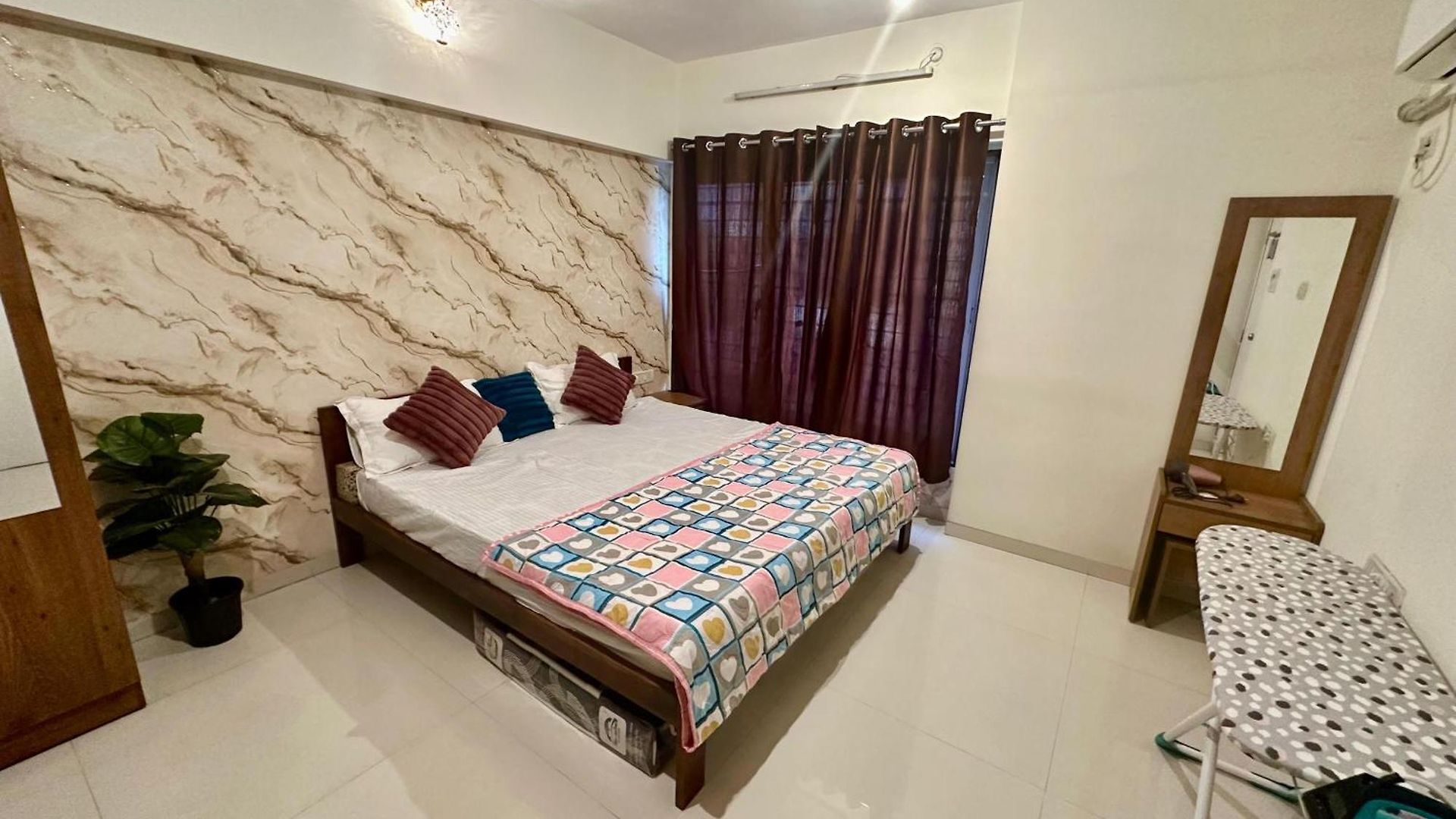 Crystal Homes Apartment *