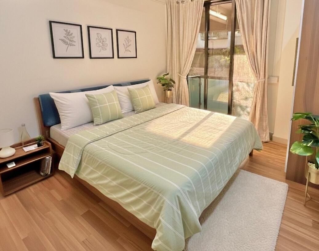 1bhk Balcony Retreat - Gulmohar Road, Juhu Mumbai