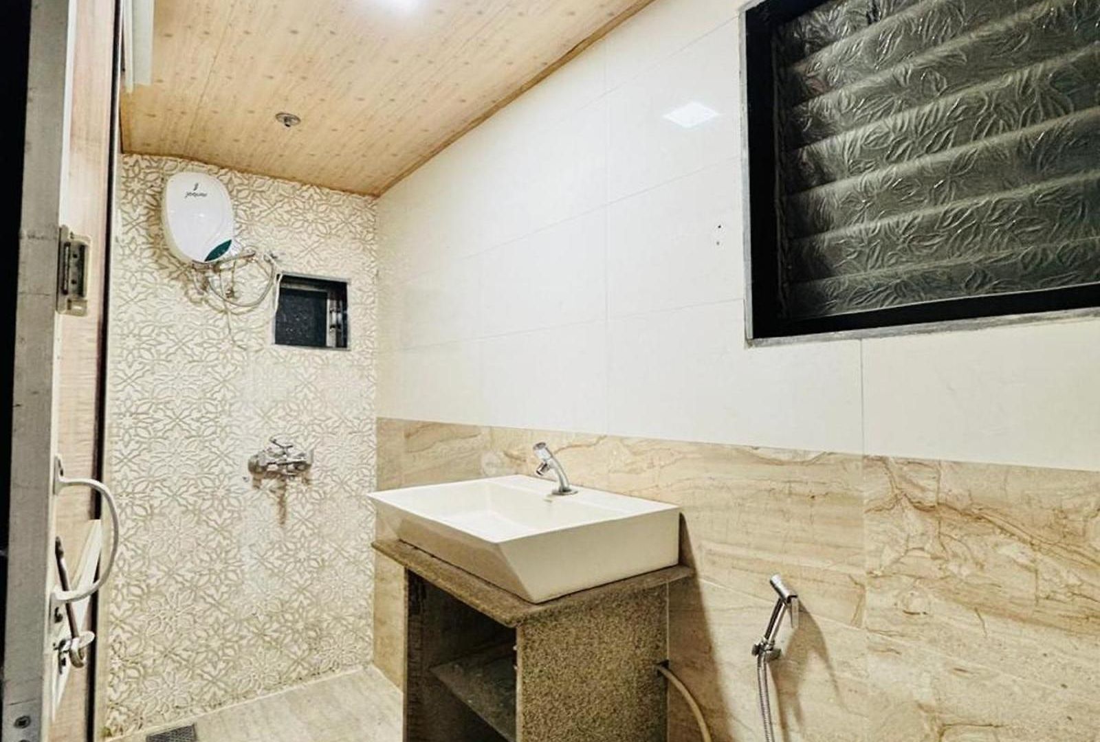 Blue Near International Airport T2 Apartment Mumbai