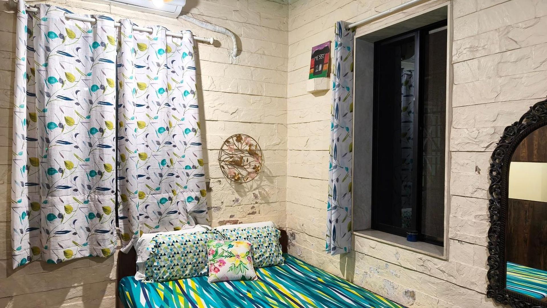 Seaface Bldg 1bhk 0r 2 Bhk 0r Pvt Luxe Service Flat, Apartment *