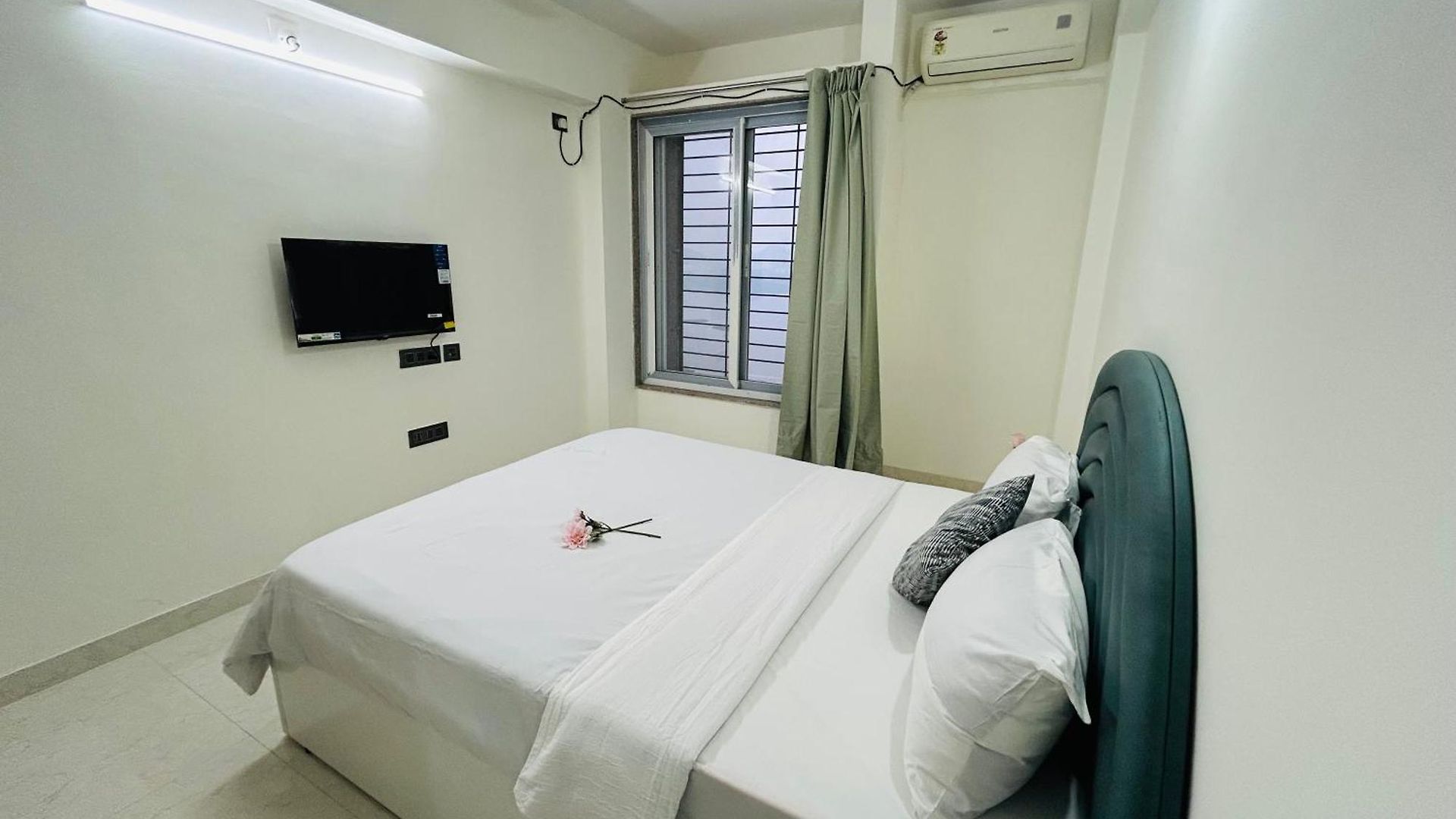Apartment 2 Bhk & Hiranandani View H Floor Mumbai