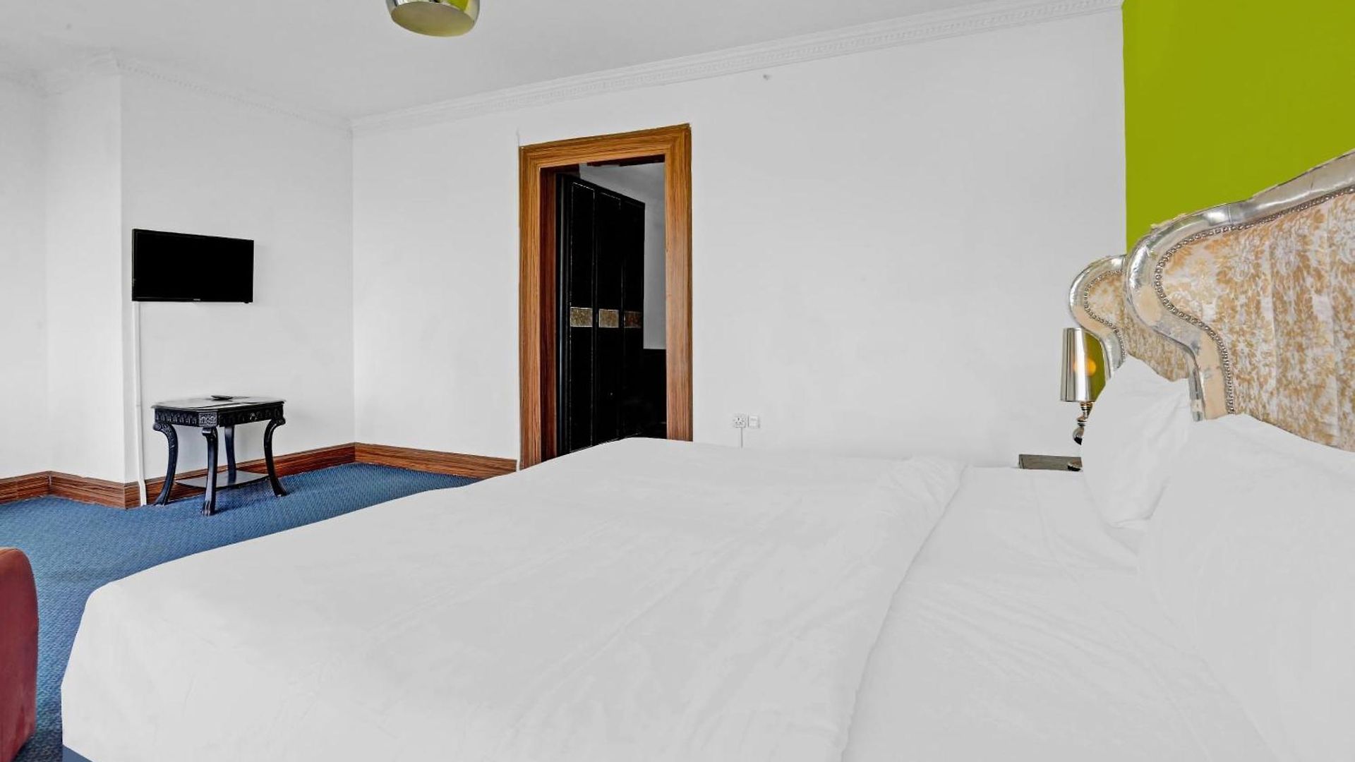 Townhouse Royal Palms Shared Serviced 4* Mumbai