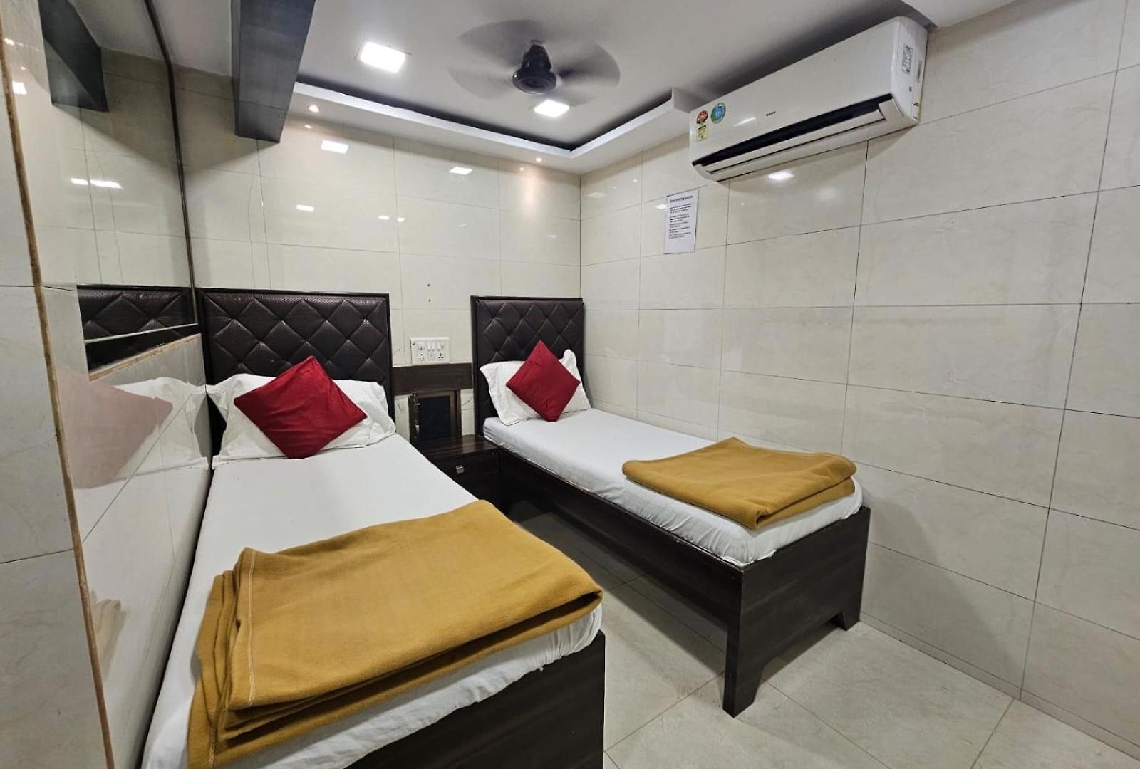 Qamar 2* Mumbai