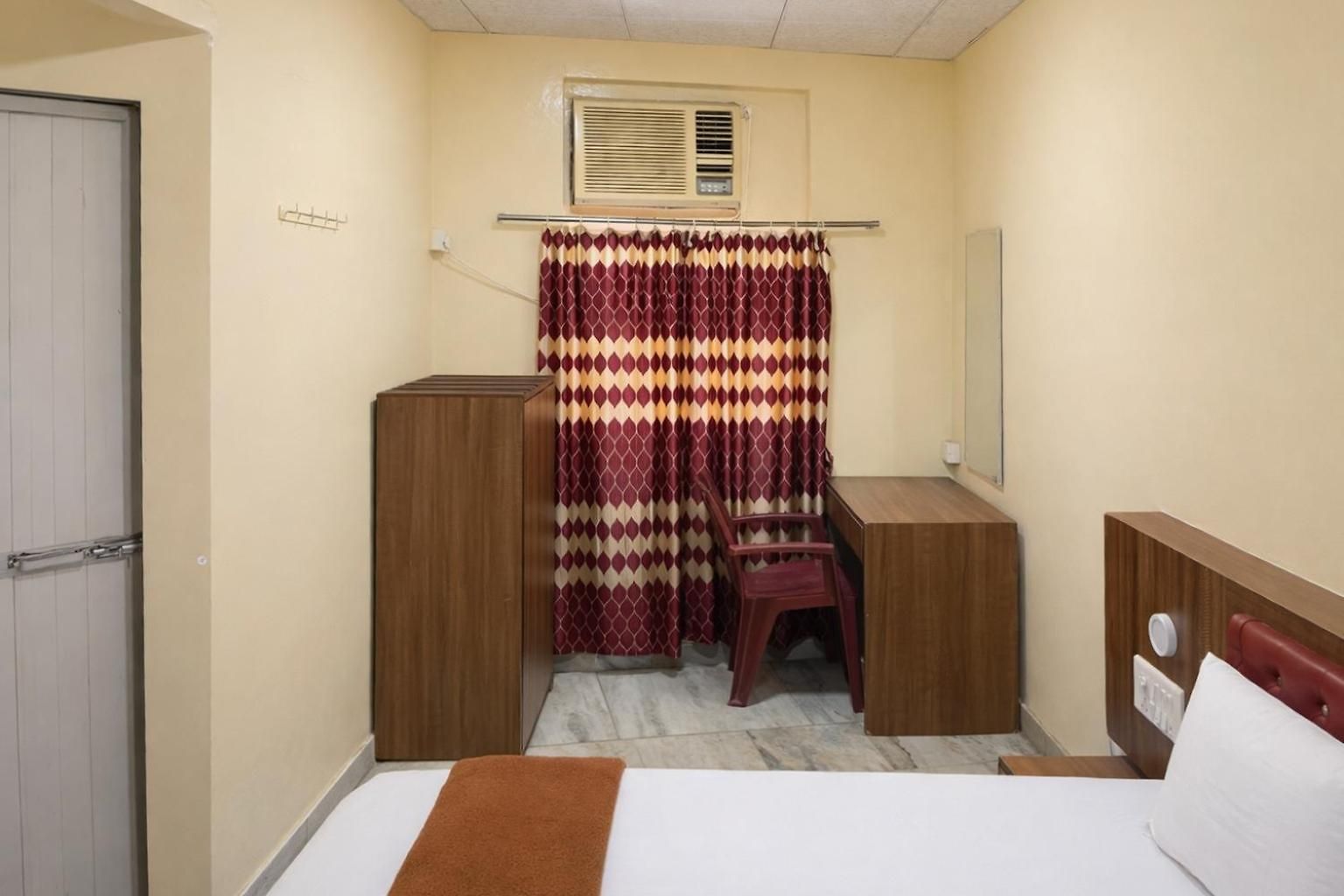 Srk Hotel- Grant Road 2*