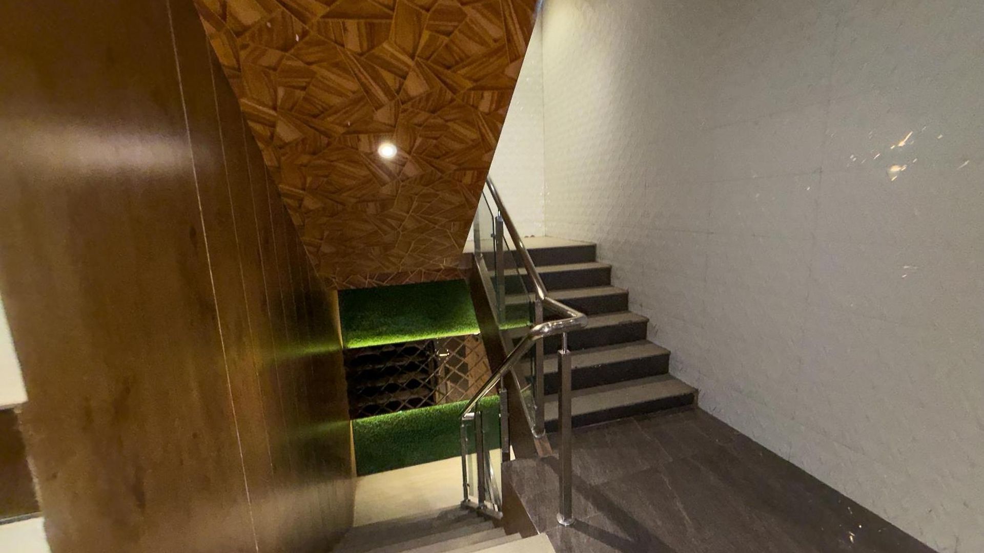 Hotel Hometown Near Us Embassy Bkc 3*